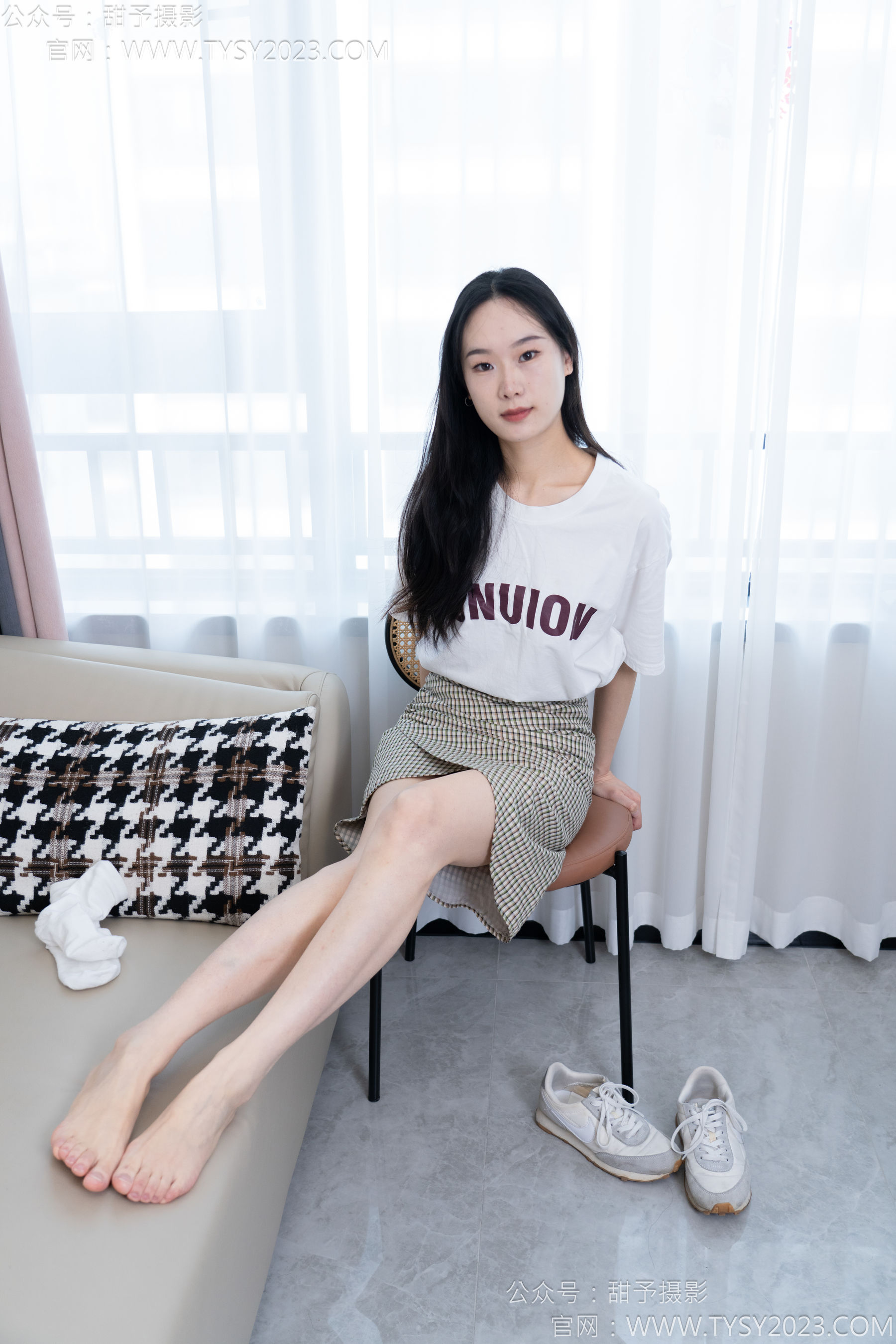 甜予摄影 No.167 小容 - 板鞋、白棉袜、裸足/(129P)