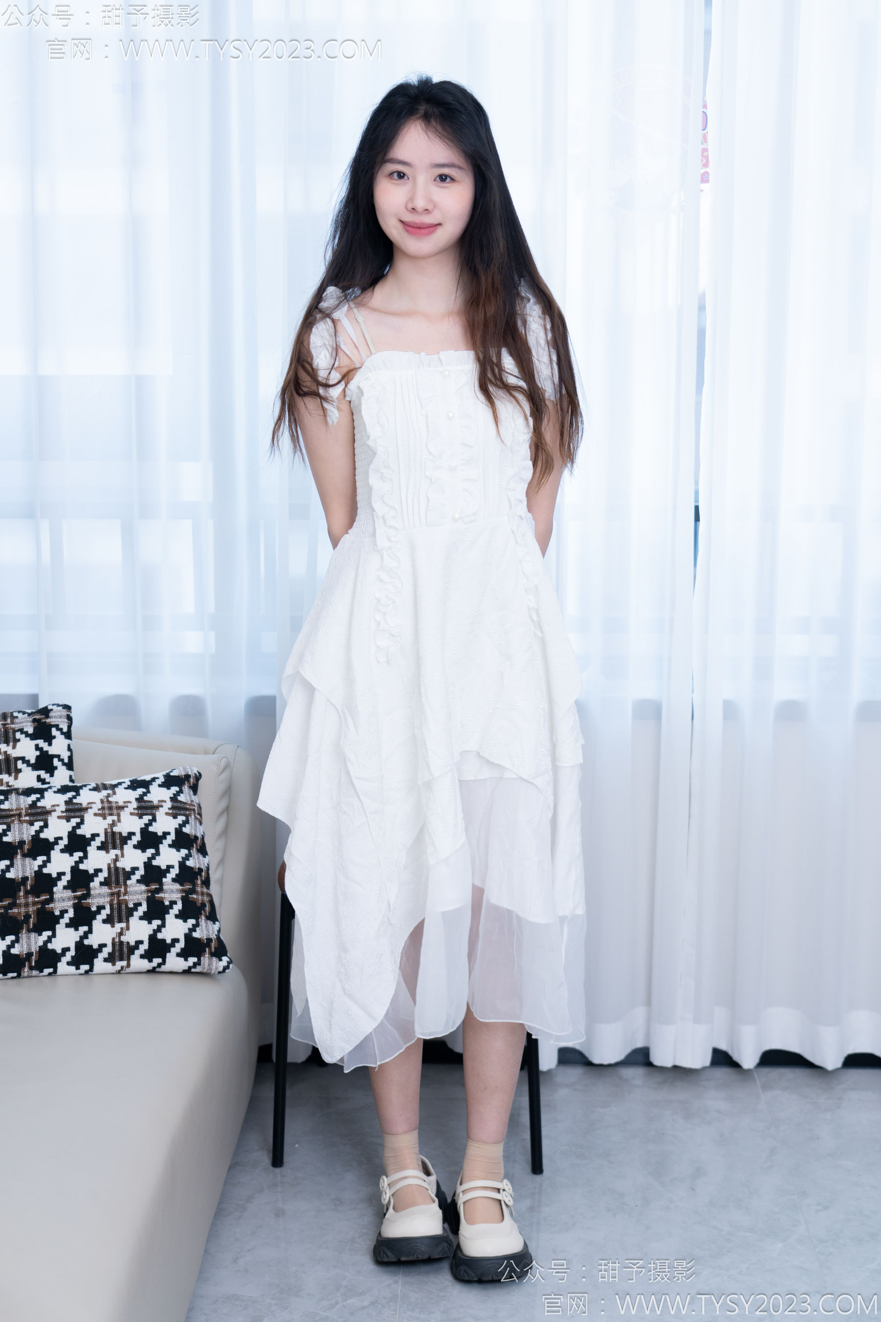 甜予摄影 No.172 知知 - 皮鞋、短肉丝、裸足/(130P)