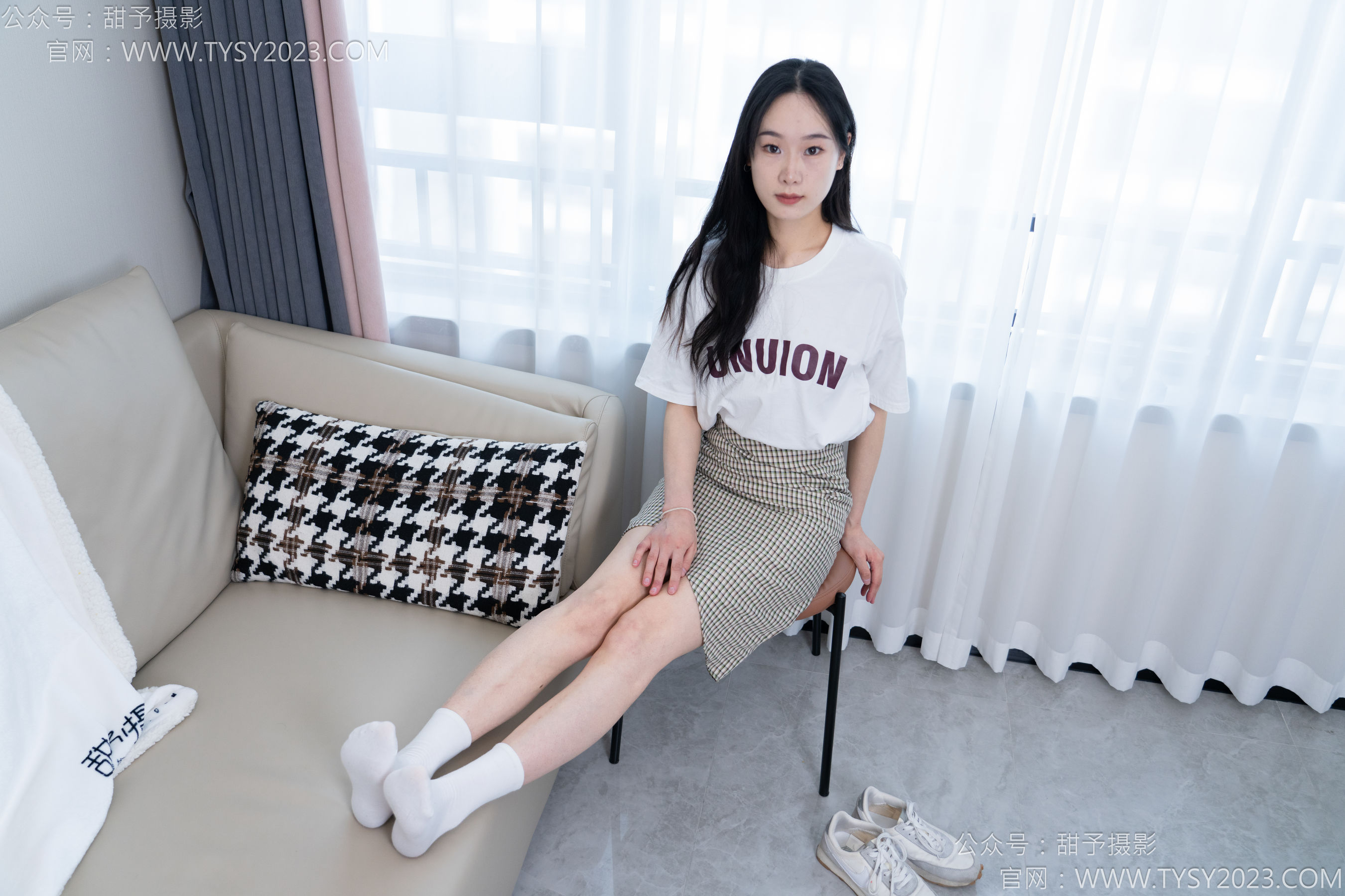甜予摄影 No.167 小容 - 板鞋、白棉袜、裸足/(129P)