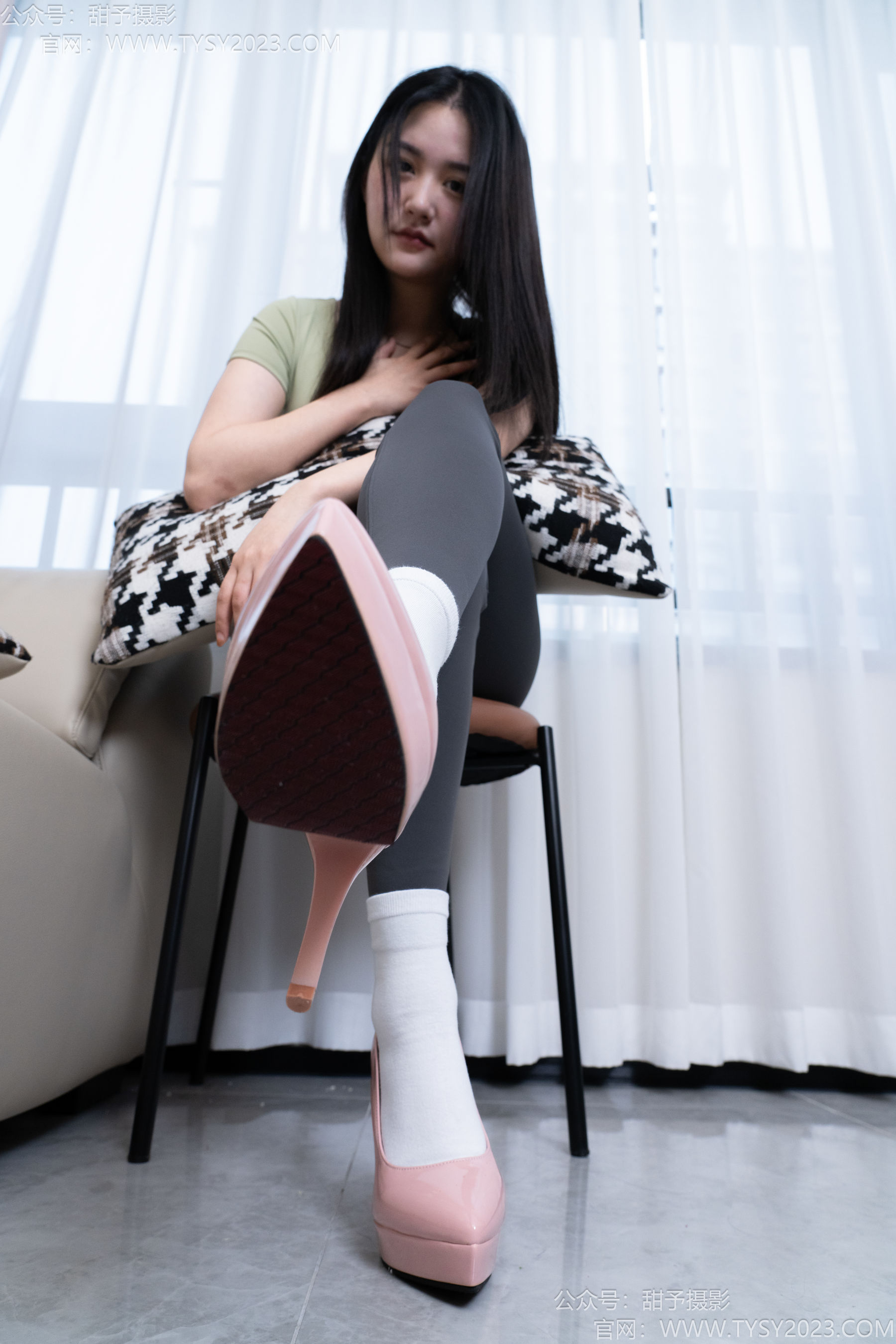 甜予摄影 No.192 澜澜 - 高跟鞋、白棉袜、裸足/(134P)