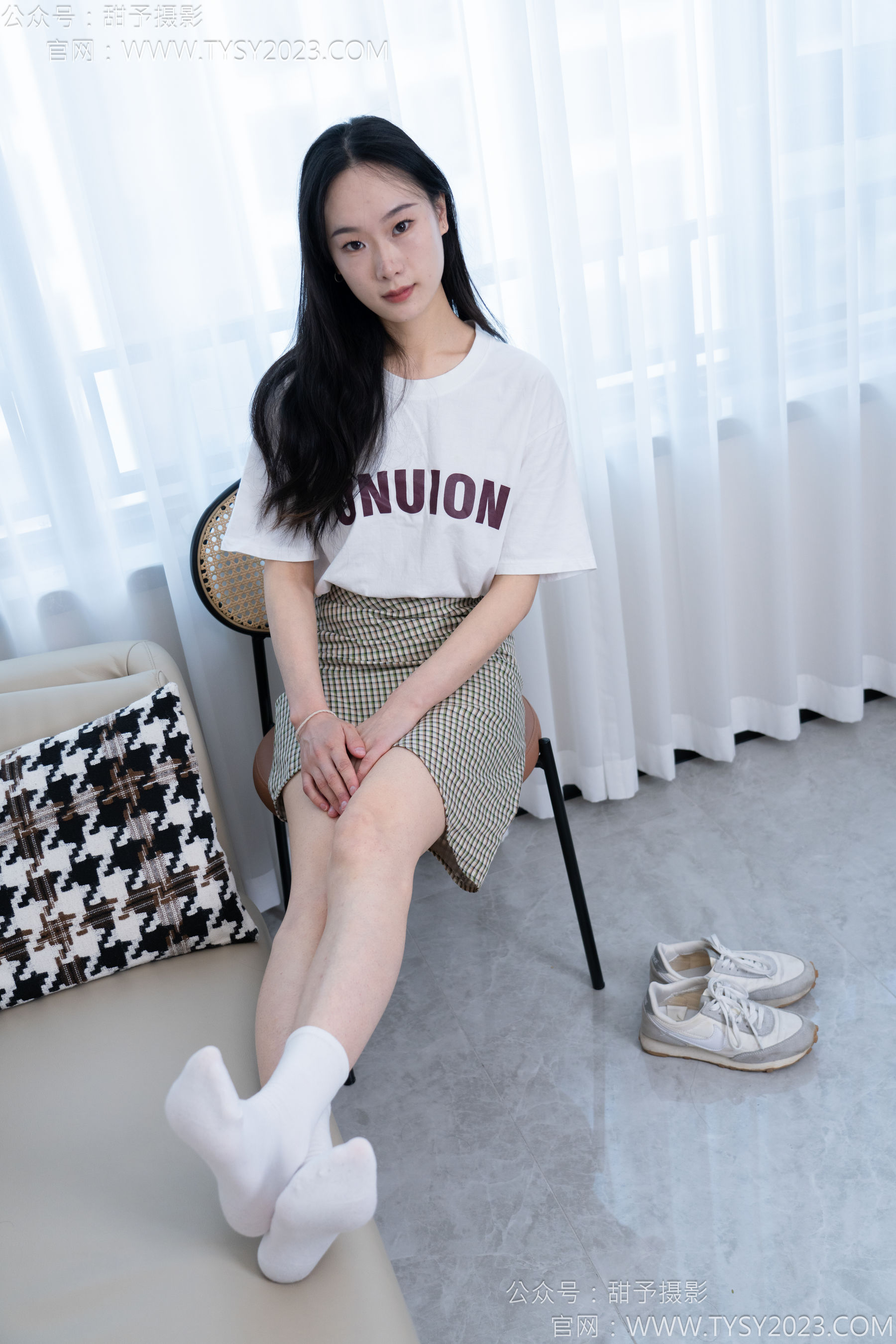 甜予摄影 No.167 小容 - 板鞋、白棉袜、裸足/(129P)