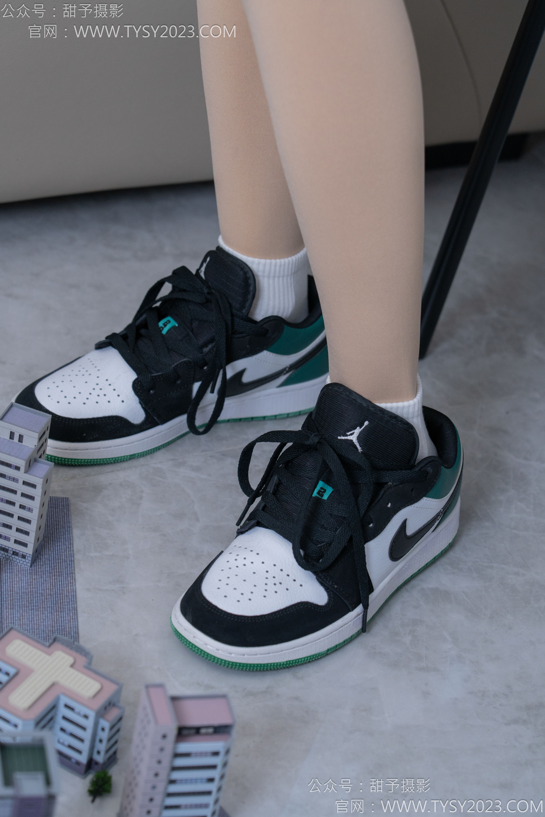 甜予摄影 No.182 珞珞 - 板鞋、白棉袜、厚肉丝、小人国剧情/(134P)