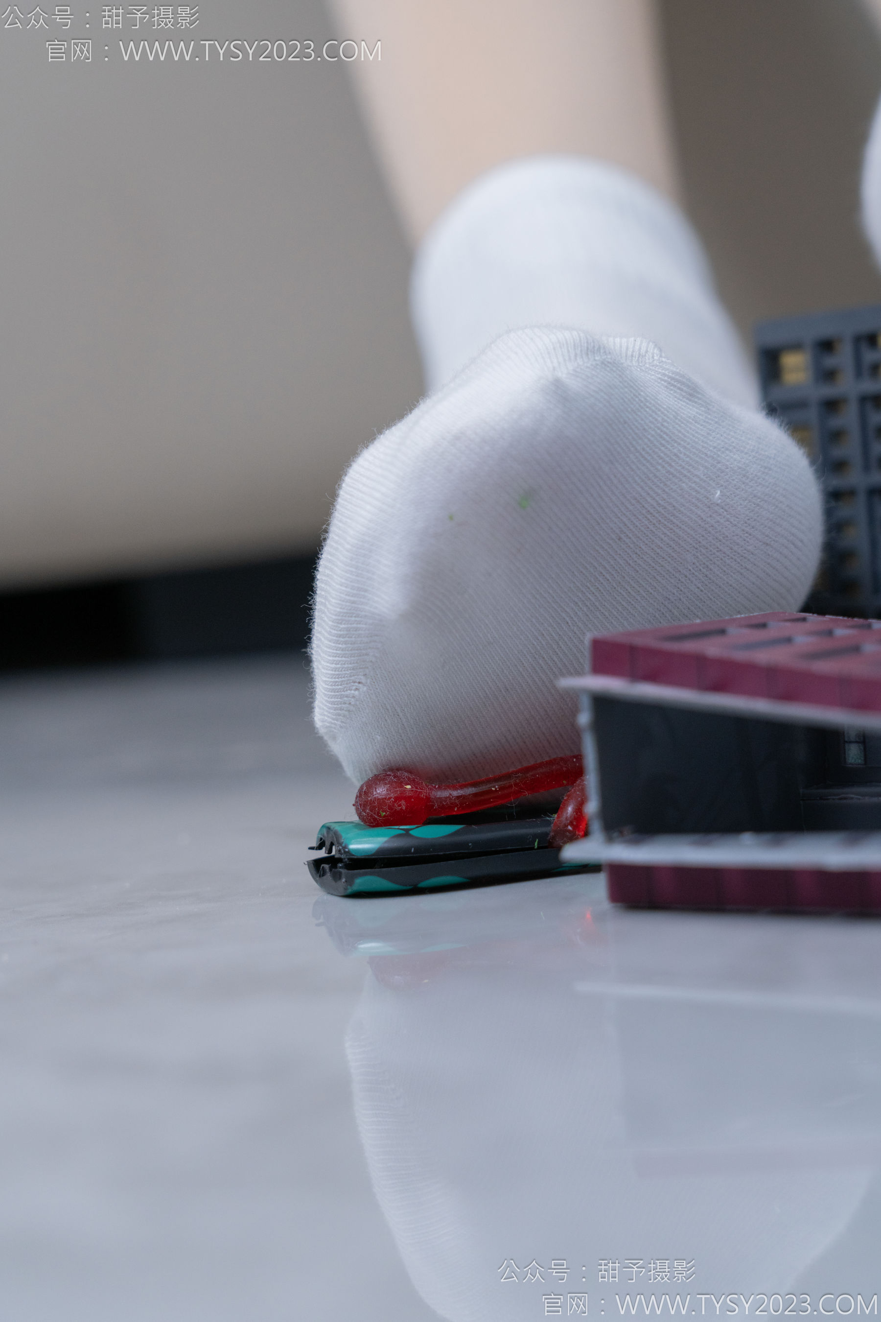 甜予摄影 No.182 珞珞 - 板鞋、白棉袜、厚肉丝、小人国剧情/(134P)