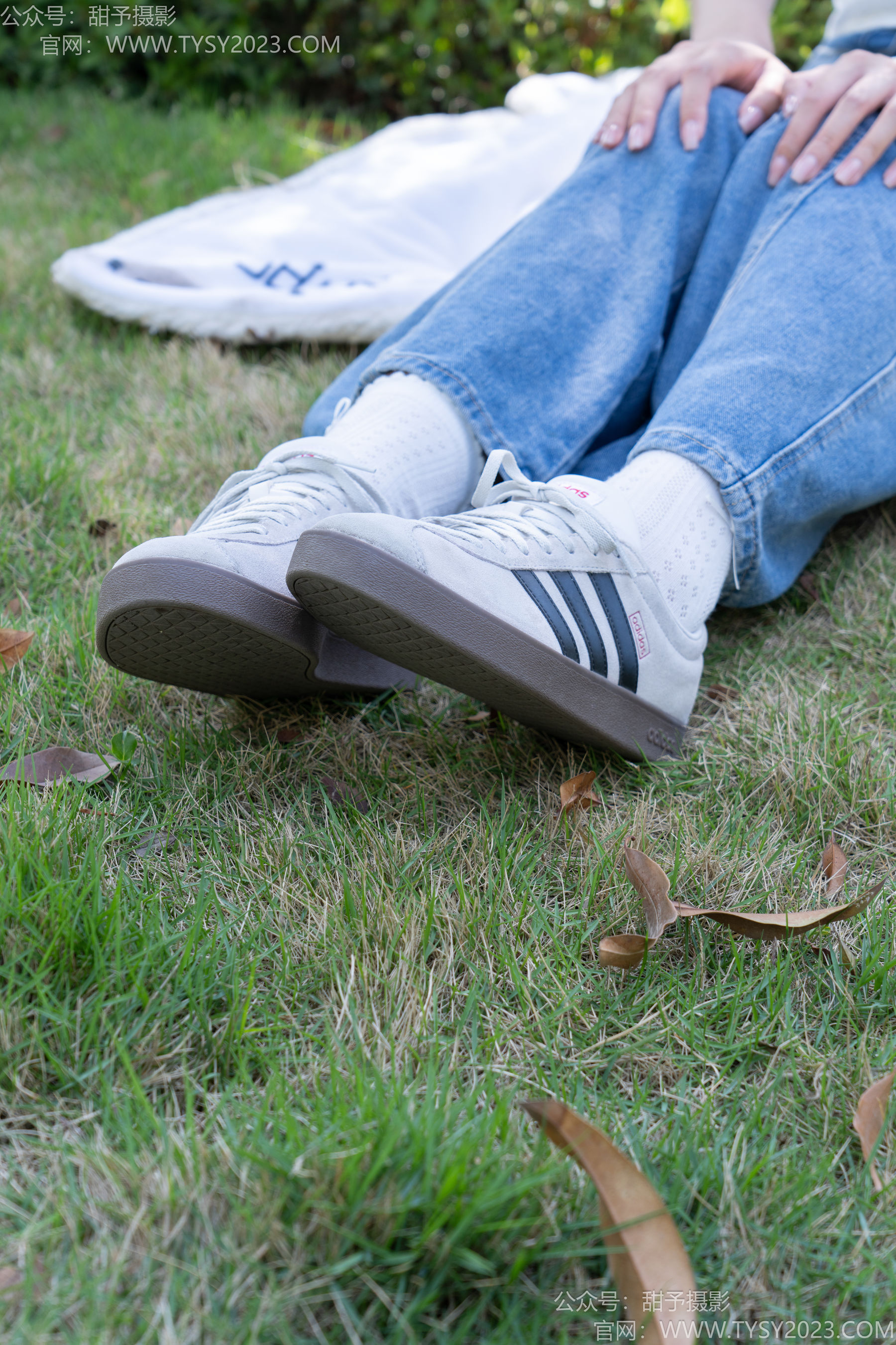 甜予摄影 No.194 小橙子 - 板鞋、白棉袜、裸足/(130P)