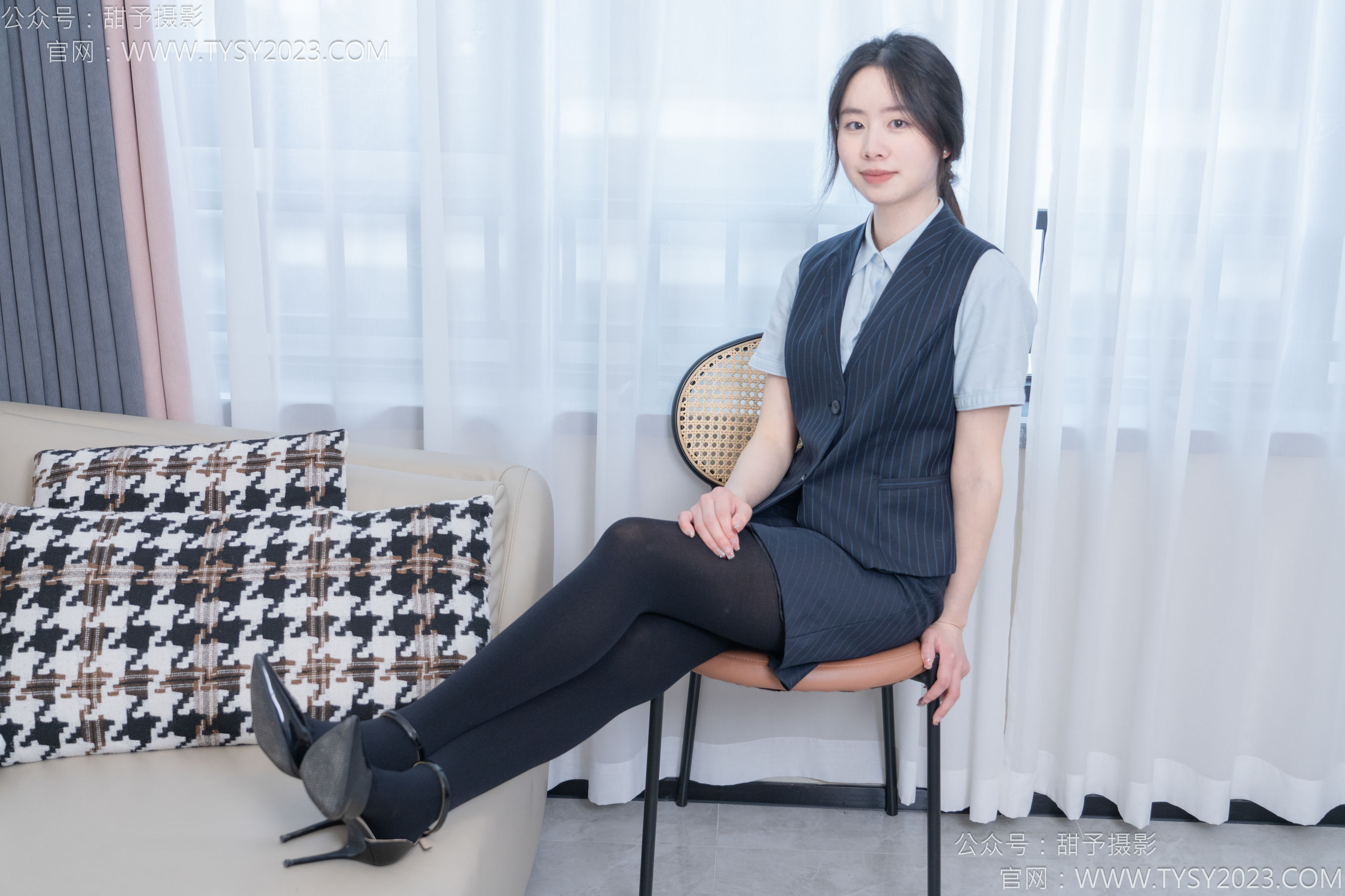 甜予摄影 No.187 知知 - 高跟鞋、厚黑丝/(127P)