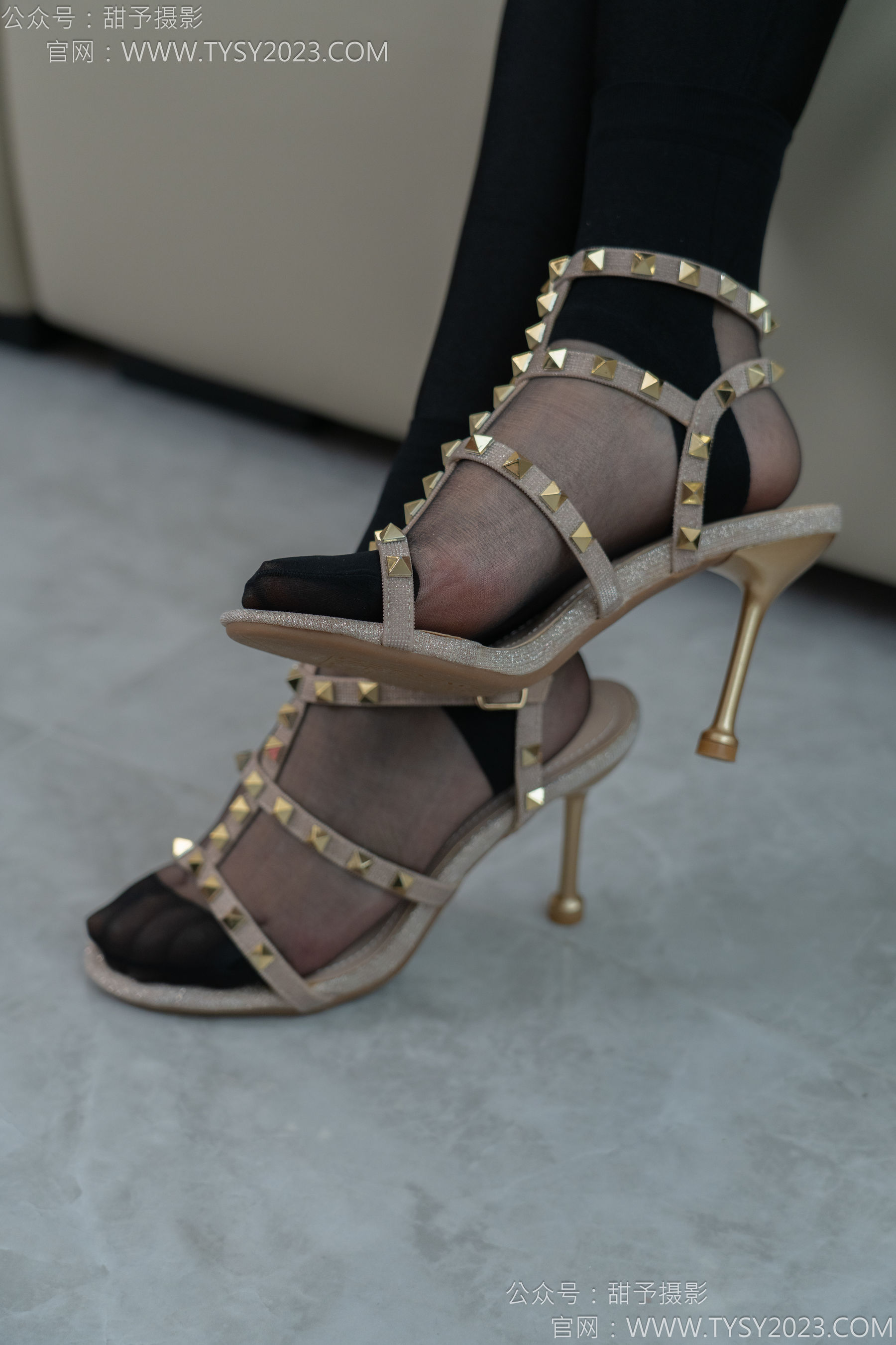 甜予摄影 No.158 梦梦 - 高跟鞋、短肉丝、短黑丝、裸足/(130P)