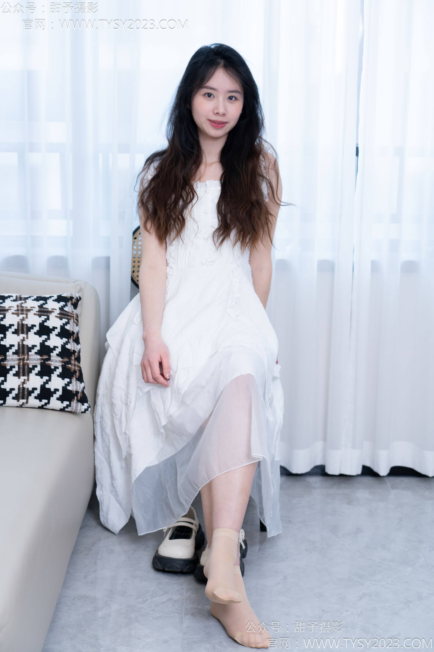 甜予摄影 No.172 知知 - 皮鞋、短肉丝、裸足/(130P)