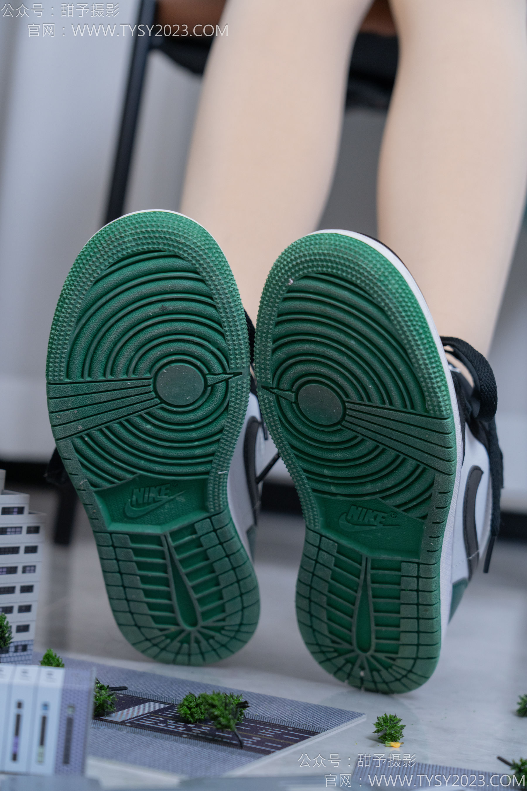 甜予摄影 No.182 珞珞 - 板鞋、白棉袜、厚肉丝、小人国剧情/(134P)