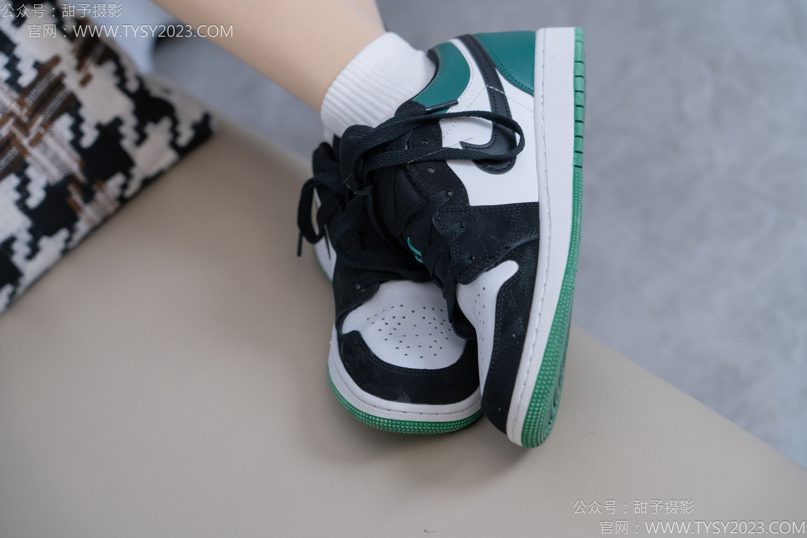 甜予摄影 No.182 珞珞 - 板鞋、白棉袜、厚肉丝、小人国剧情/(134P)