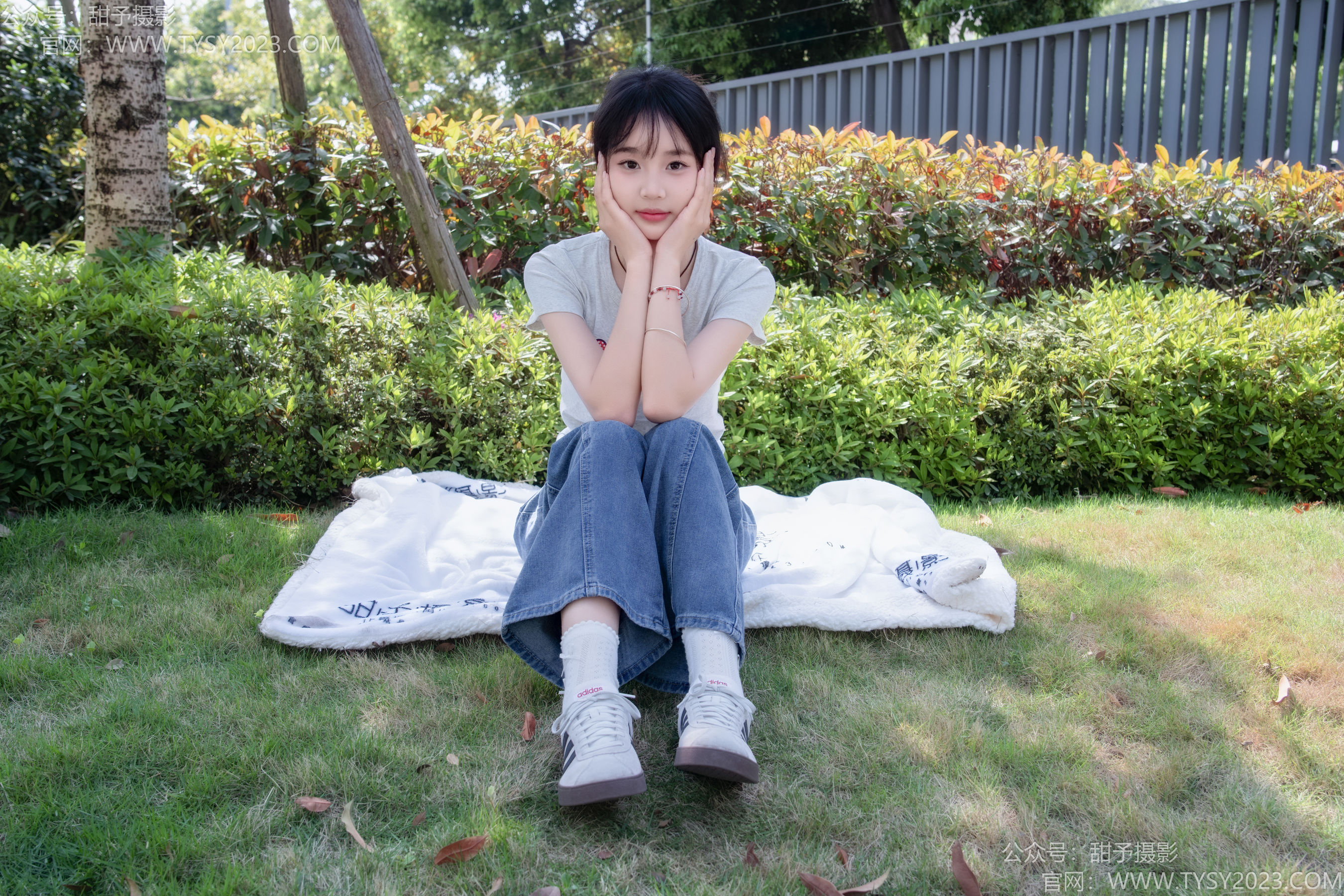 甜予摄影 No.194 小橙子 - 板鞋、白棉袜、裸足/(130P)