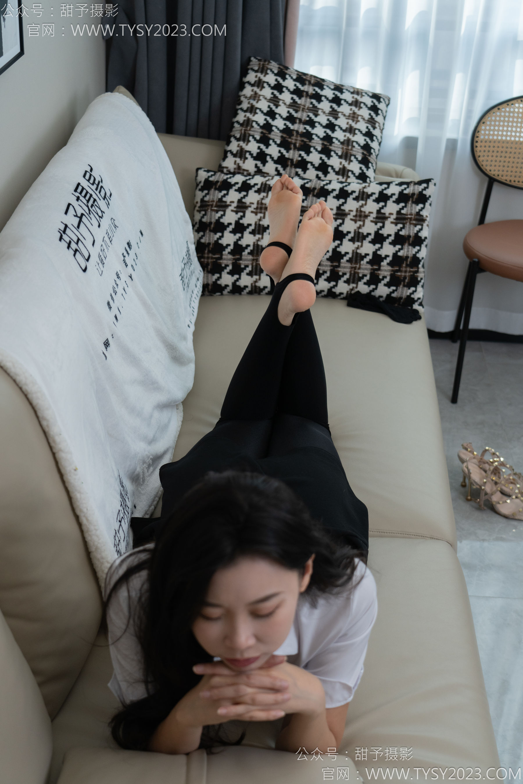 甜予摄影 No.158 梦梦 - 高跟鞋、短肉丝、短黑丝、裸足/(130P)