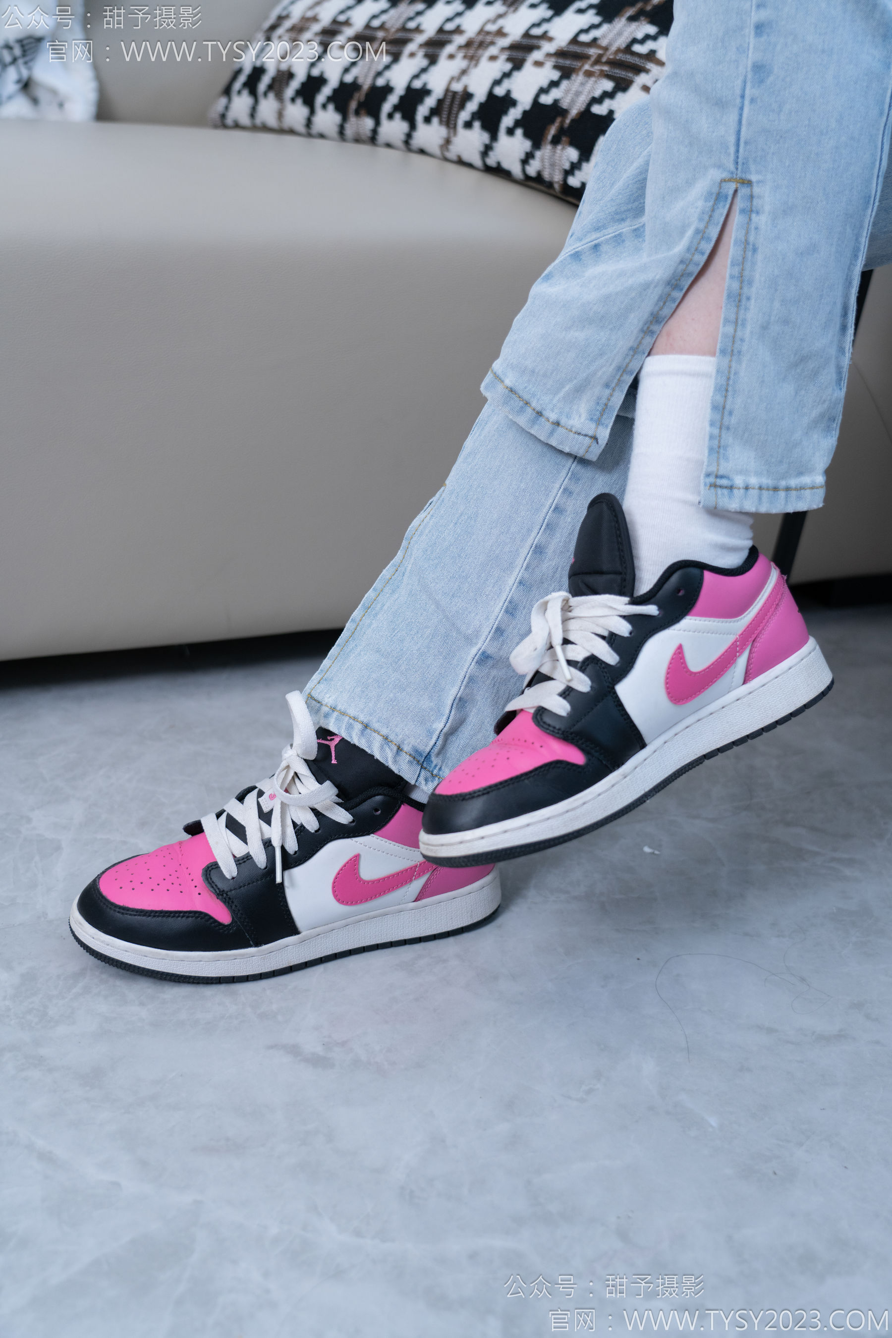 甜予摄影 No.181 小容 - 板鞋、白棉袜、裸足/(130P)