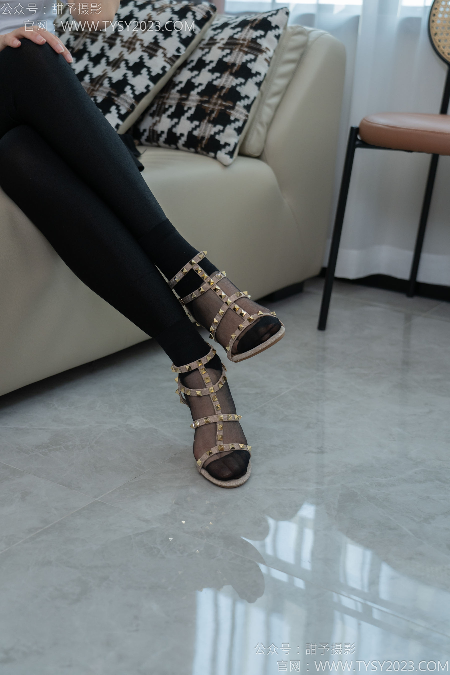 甜予摄影 No.158 梦梦 - 高跟鞋、短肉丝、短黑丝、裸足/(130P)