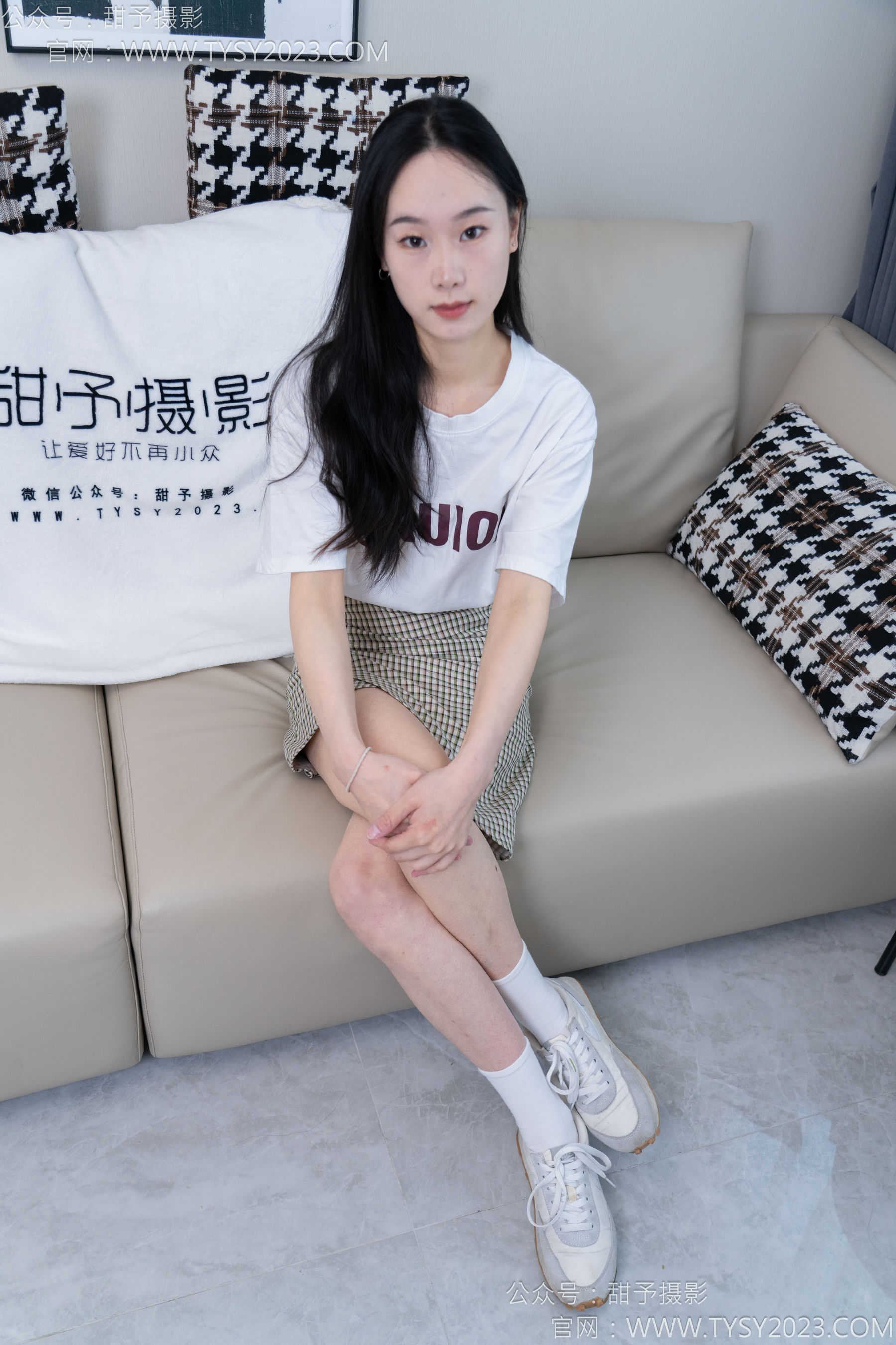 甜予摄影 No.167 小容 - 板鞋、白棉袜、裸足/(129P)