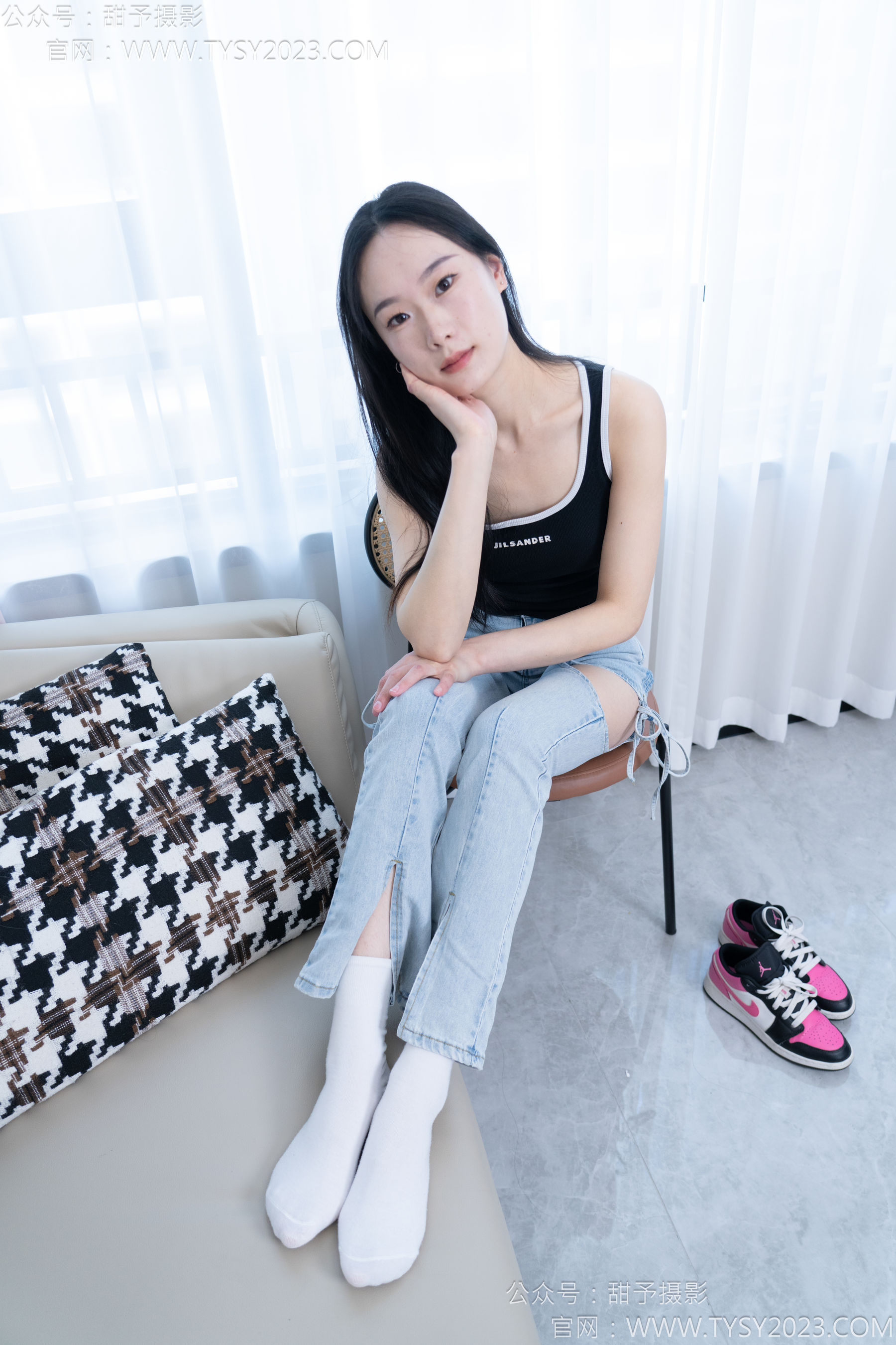 甜予摄影 No.181 小容 - 板鞋、白棉袜、裸足/(130P)