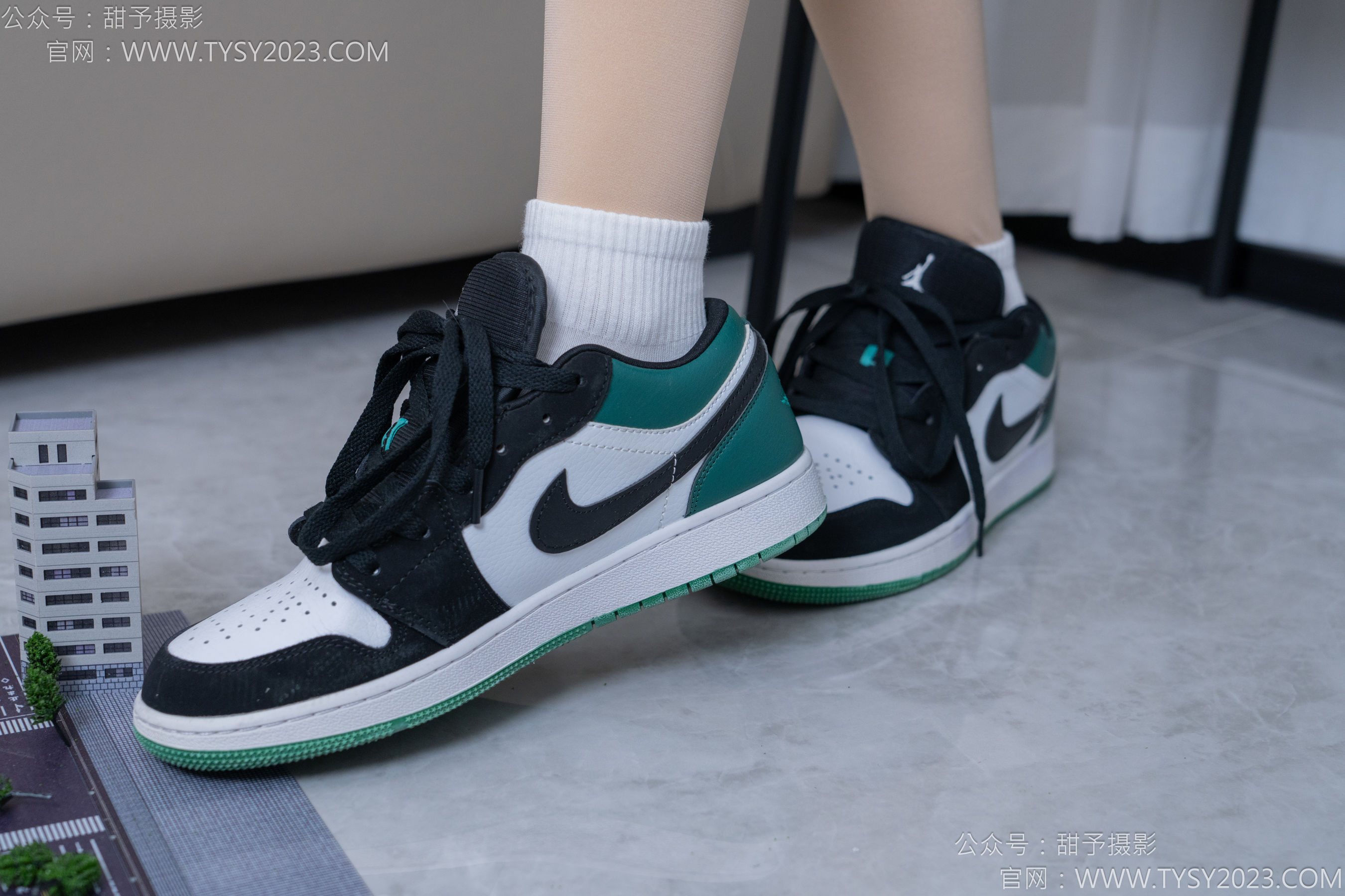 甜予摄影 No.182 珞珞 - 板鞋、白棉袜、厚肉丝、小人国剧情/(134P)