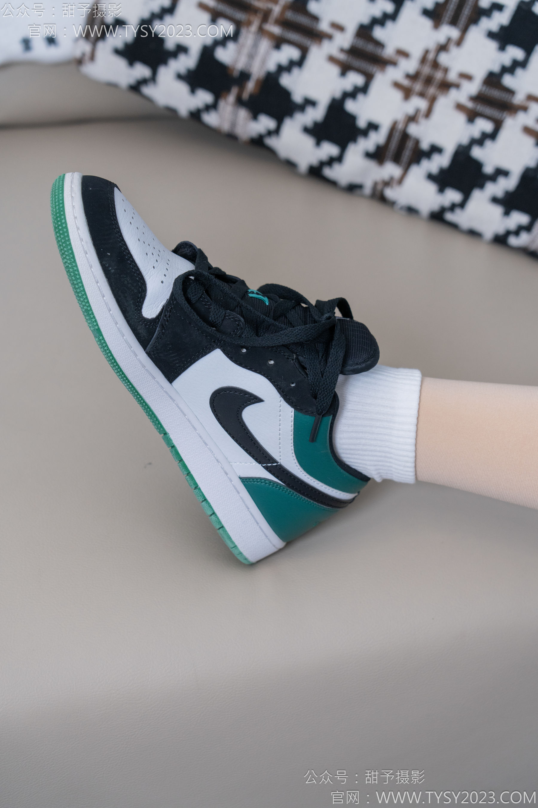 甜予摄影 No.182 珞珞 - 板鞋、白棉袜、厚肉丝、小人国剧情/(134P)