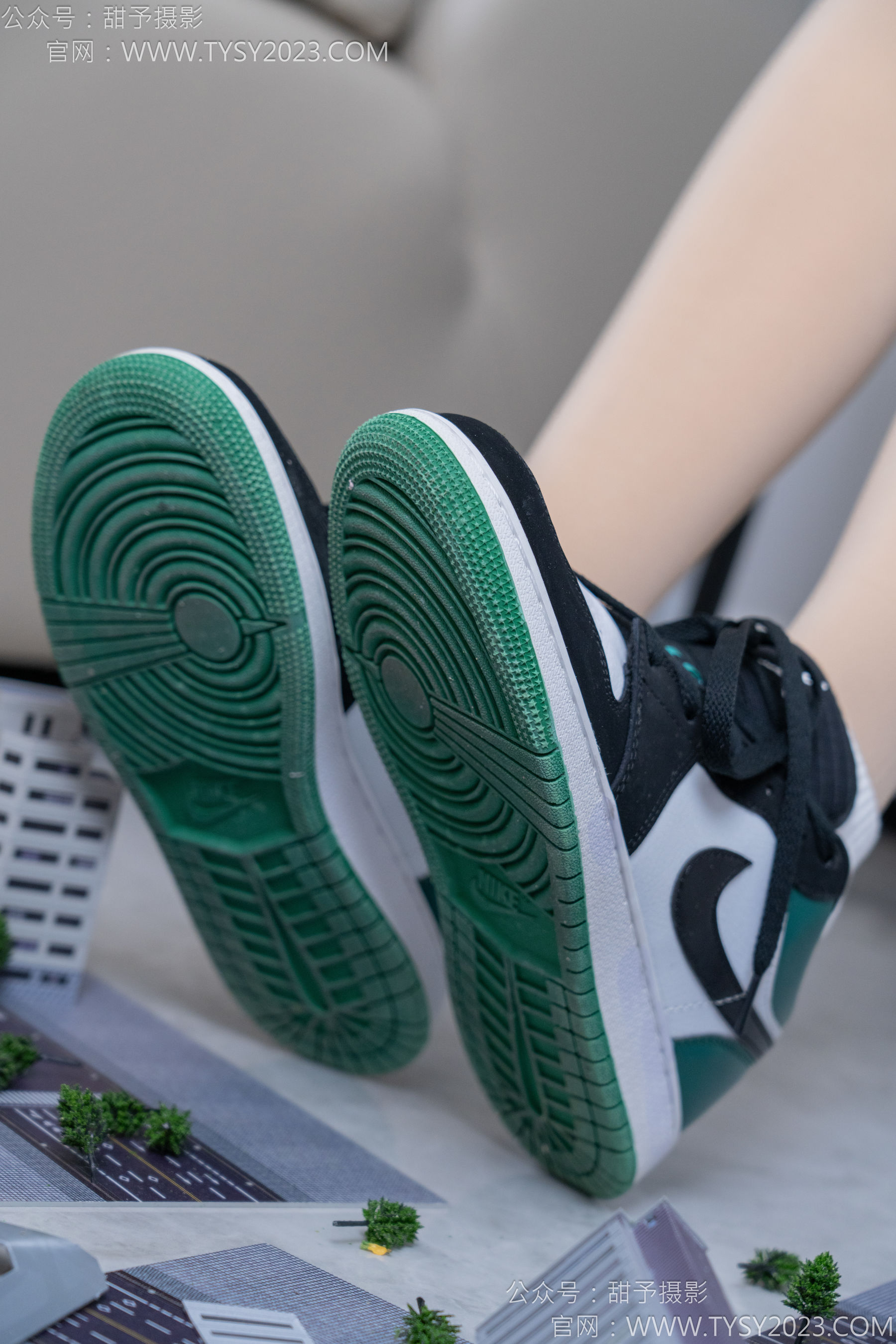 甜予摄影 No.182 珞珞 - 板鞋、白棉袜、厚肉丝、小人国剧情/(134P)