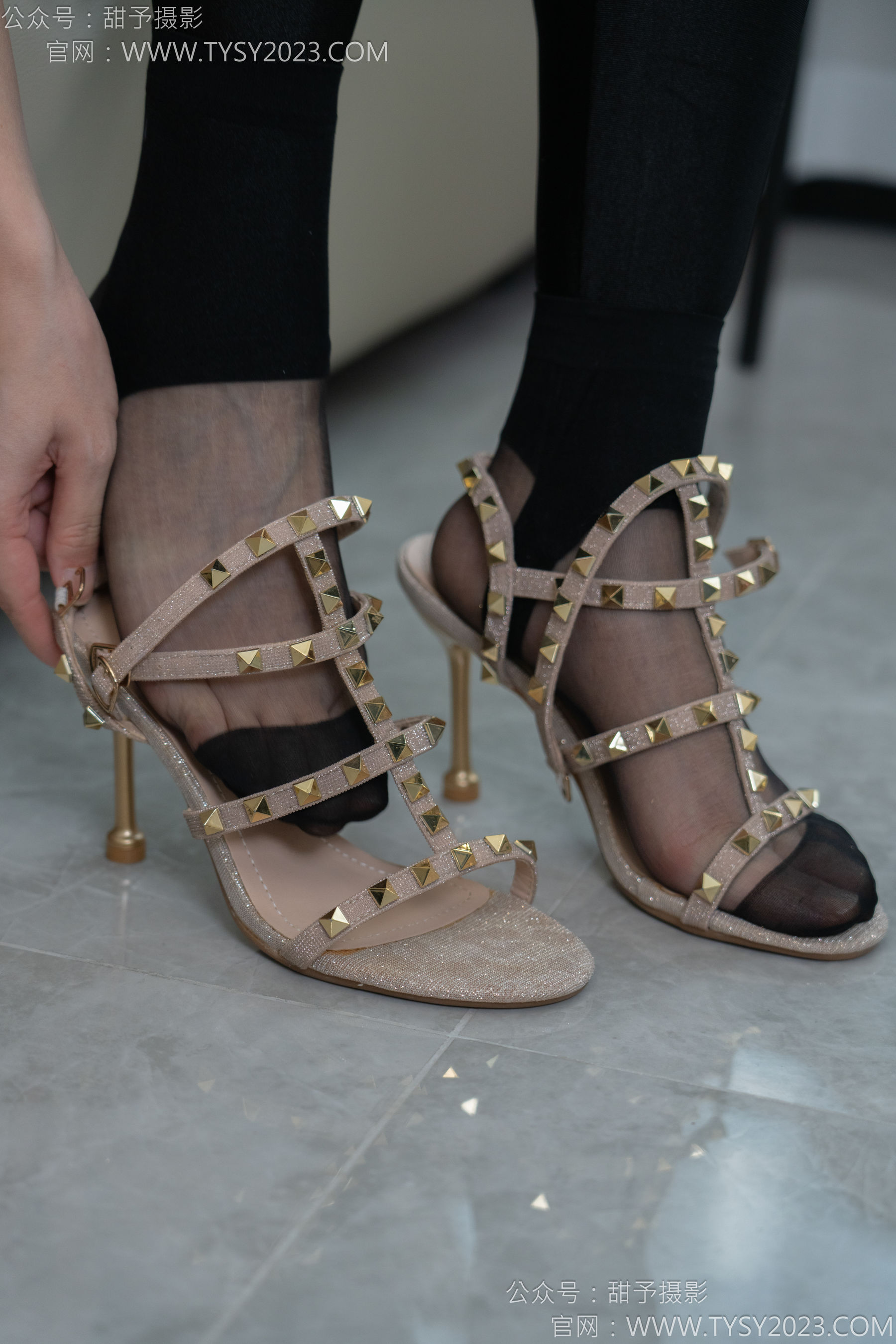 甜予摄影 No.158 梦梦 - 高跟鞋、短肉丝、短黑丝、裸足/(130P)