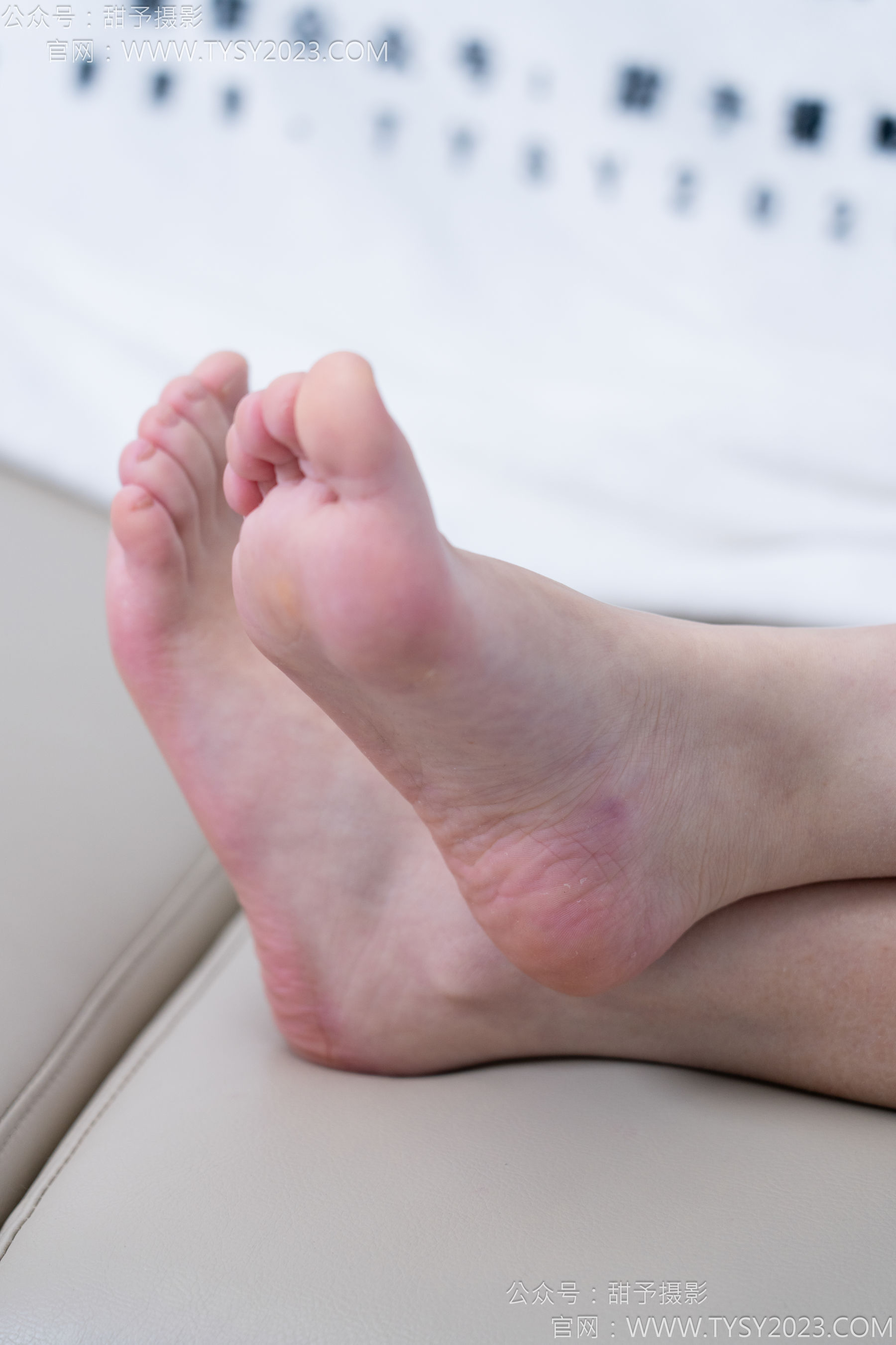 甜予摄影 No.172 知知 - 皮鞋、短肉丝、裸足/(130P)