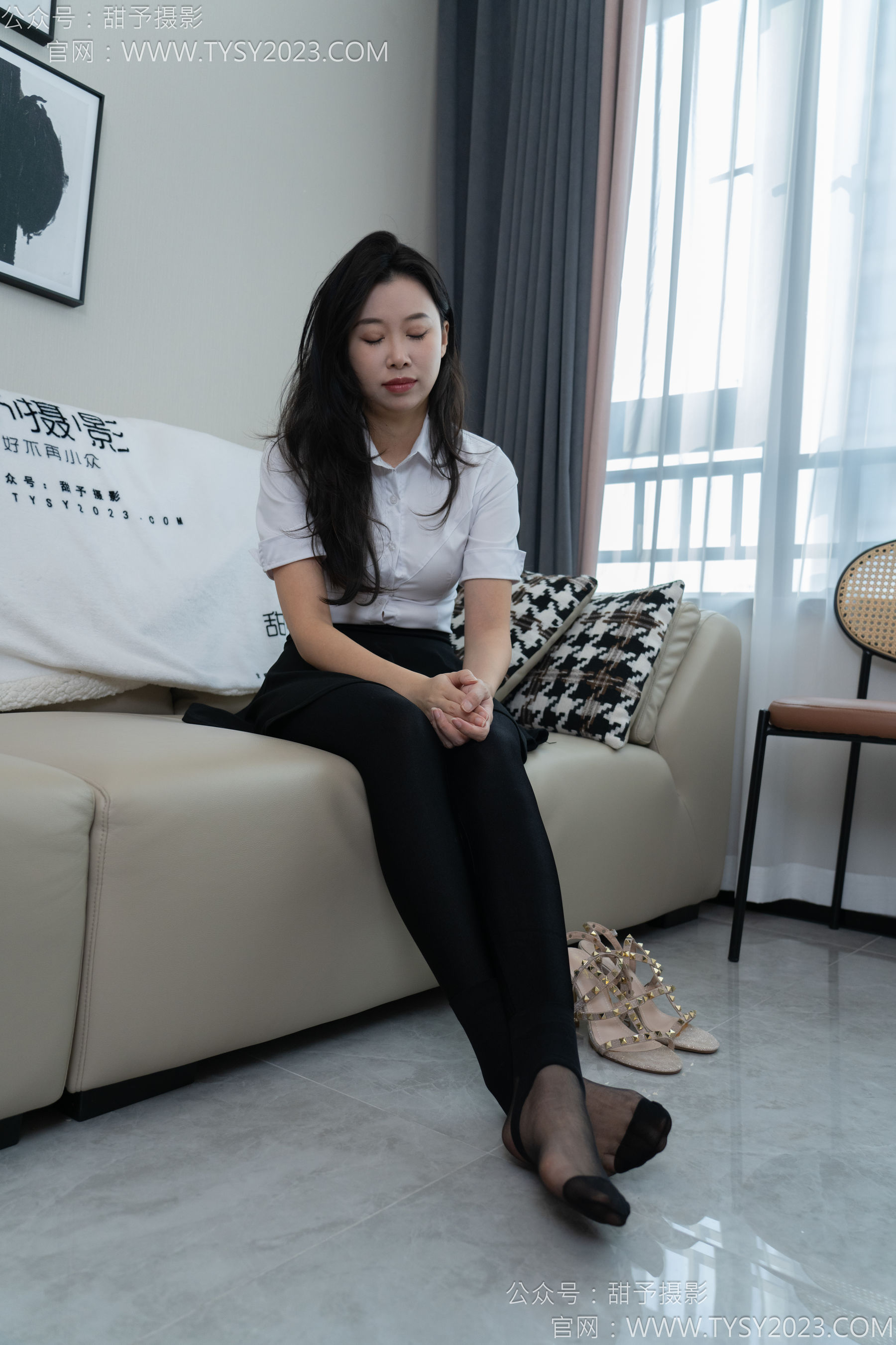 甜予摄影 No.158 梦梦 - 高跟鞋、短肉丝、短黑丝、裸足/(130P)