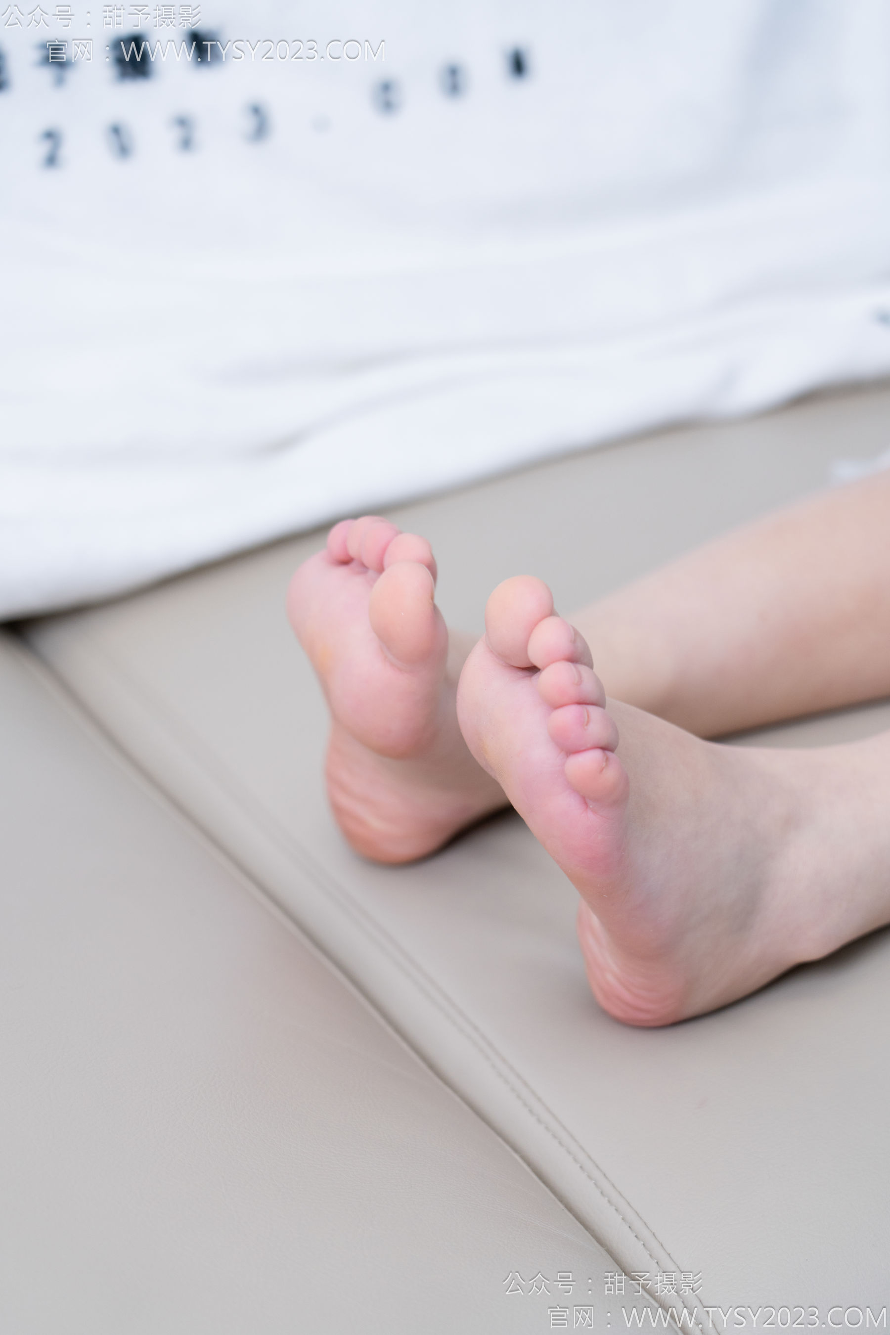 甜予摄影 No.172 知知 - 皮鞋、短肉丝、裸足/(130P)