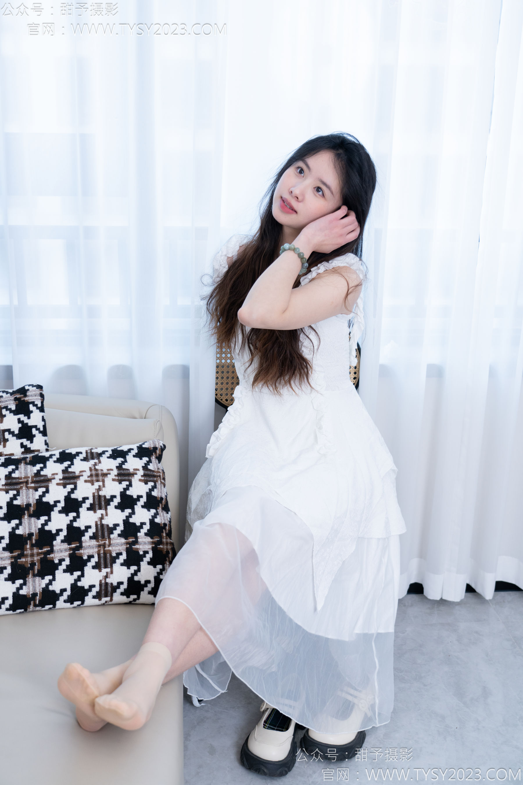 甜予摄影 No.172 知知 - 皮鞋、短肉丝、裸足/(130P)