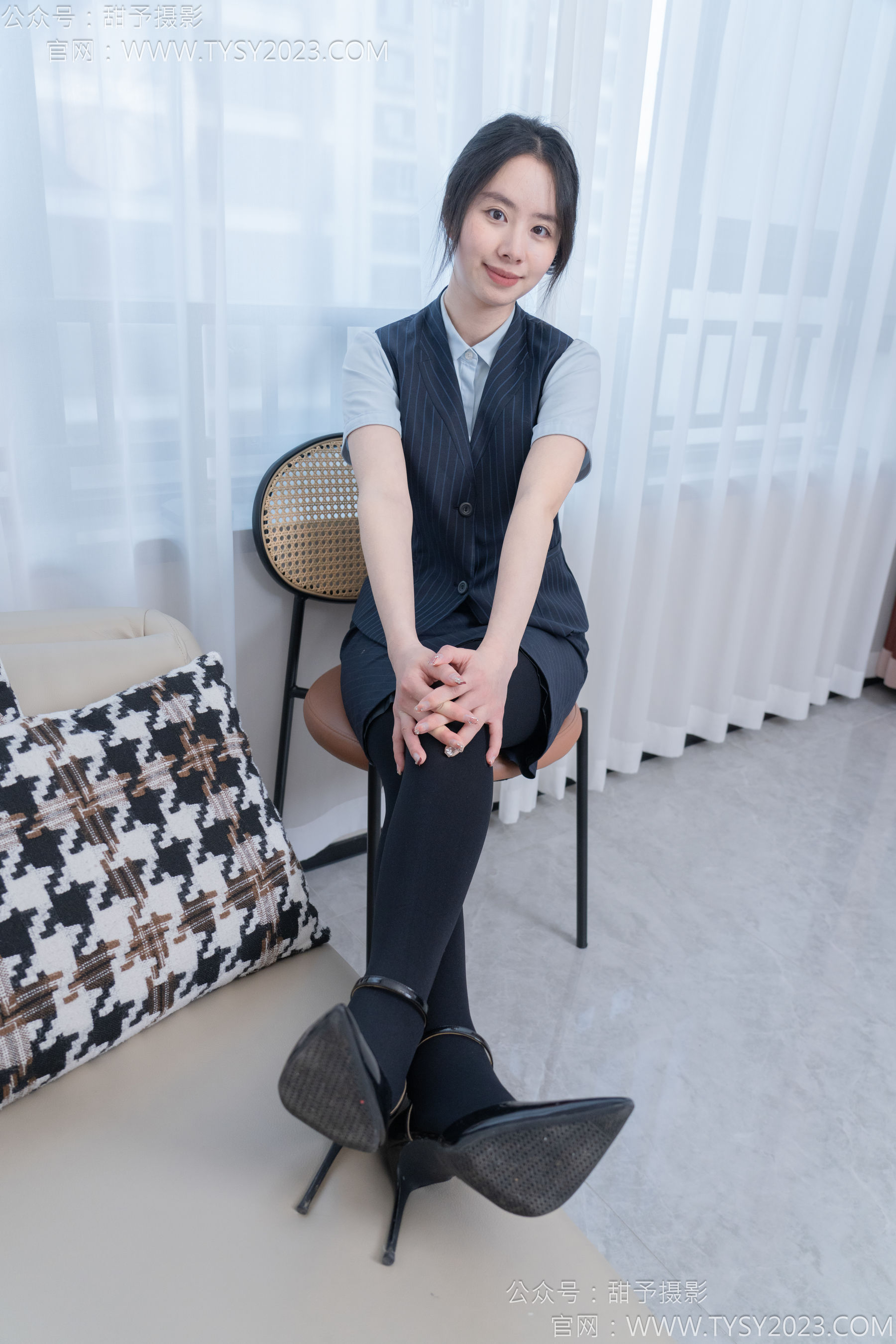 甜予摄影 No.187 知知 - 高跟鞋、厚黑丝/(127P)