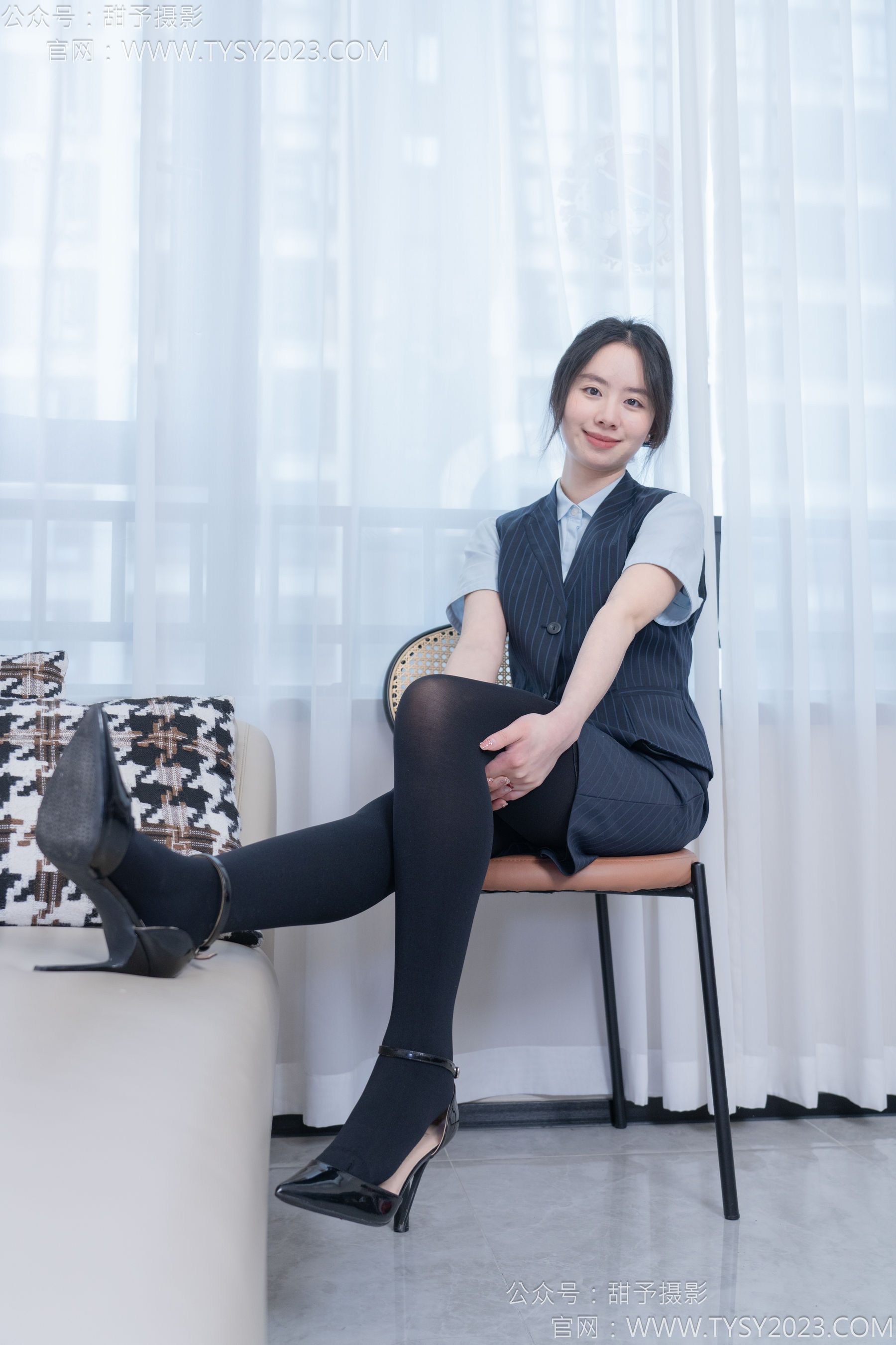 甜予摄影 No.187 知知 - 高跟鞋、厚黑丝/(127P)