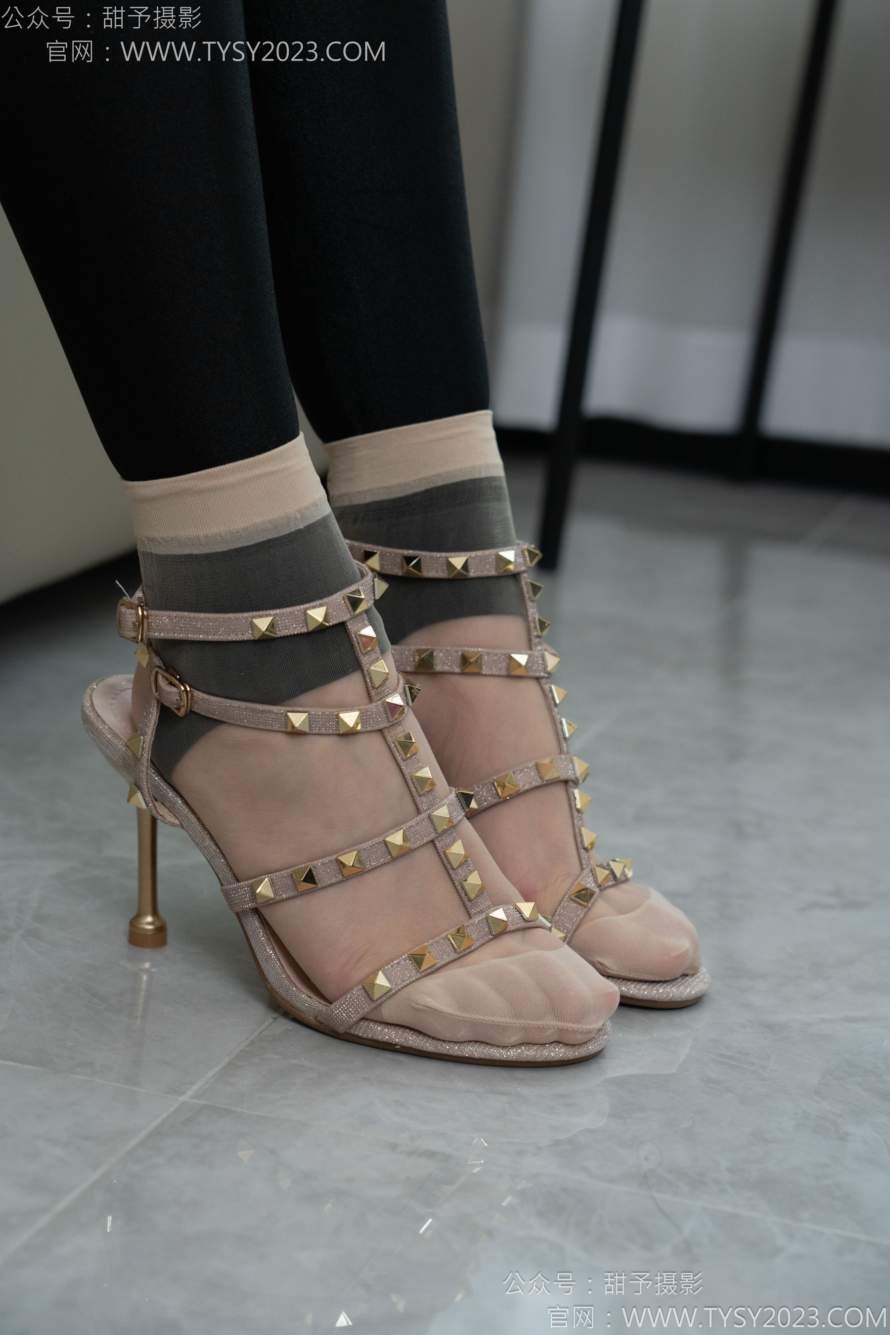 甜予摄影 No.158 梦梦 - 高跟鞋、短肉丝、短黑丝、裸足/(130P)