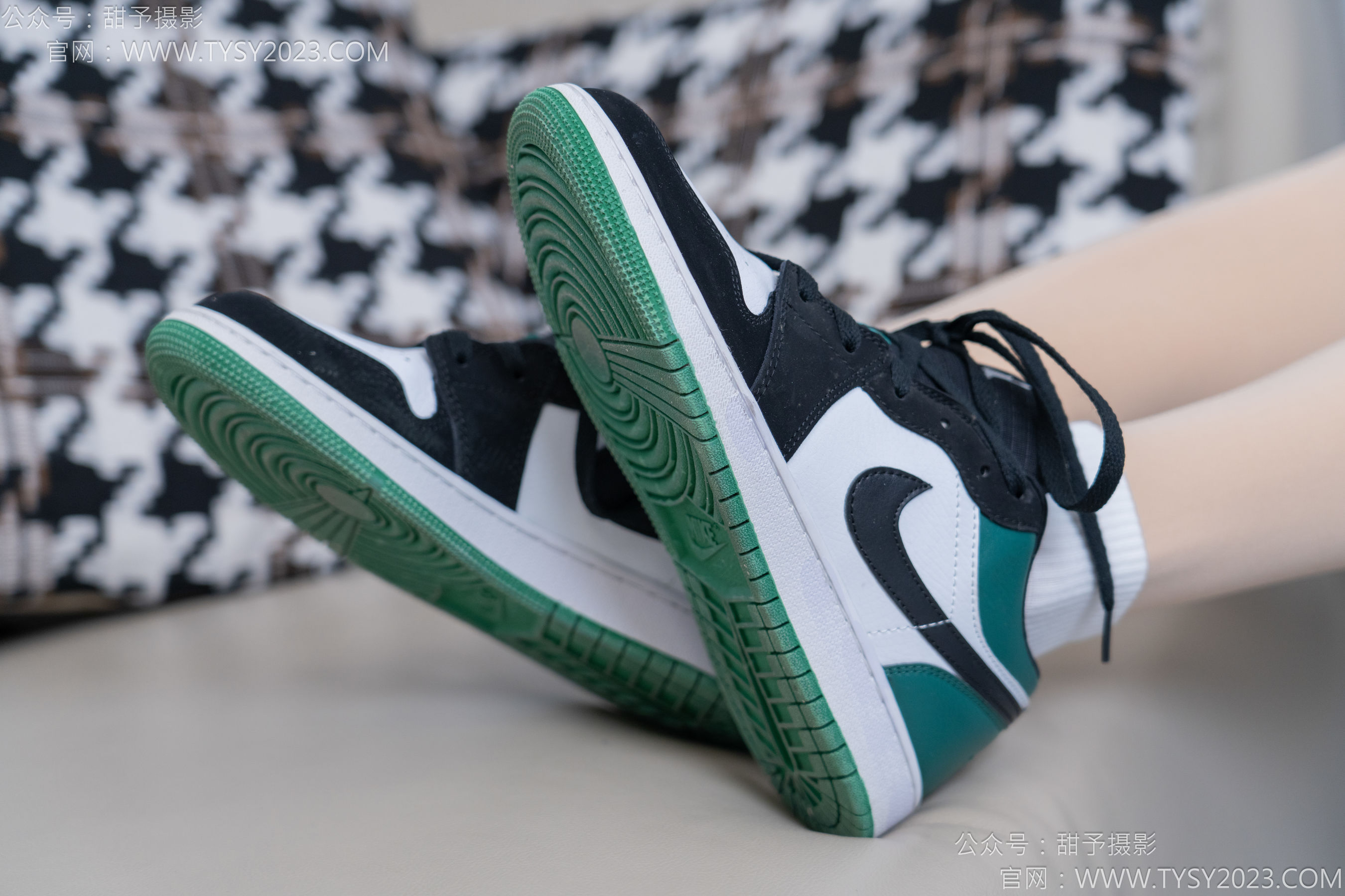 甜予摄影 No.182 珞珞 - 板鞋、白棉袜、厚肉丝、小人国剧情/(134P)