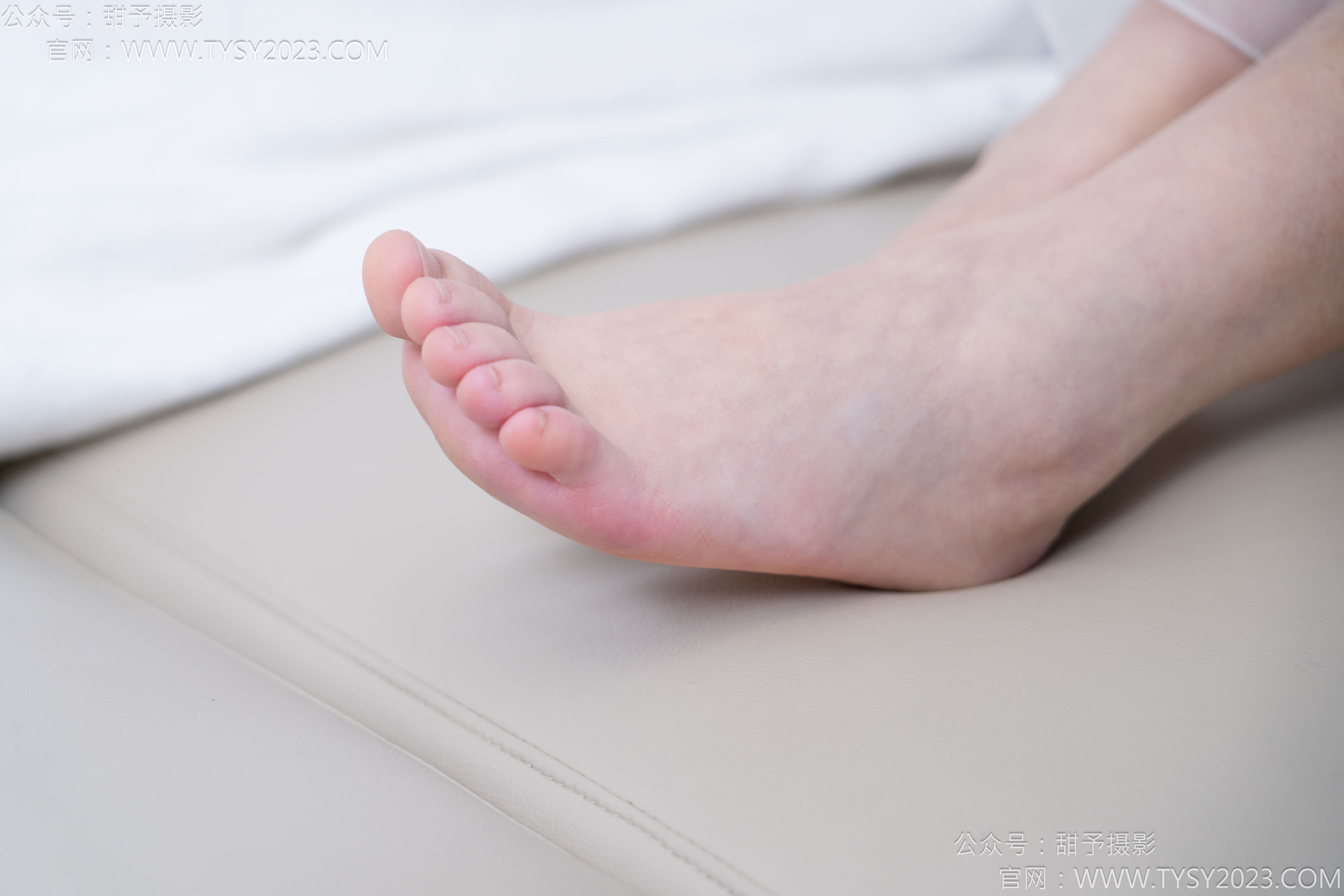 甜予摄影 No.172 知知 - 皮鞋、短肉丝、裸足/(130P)