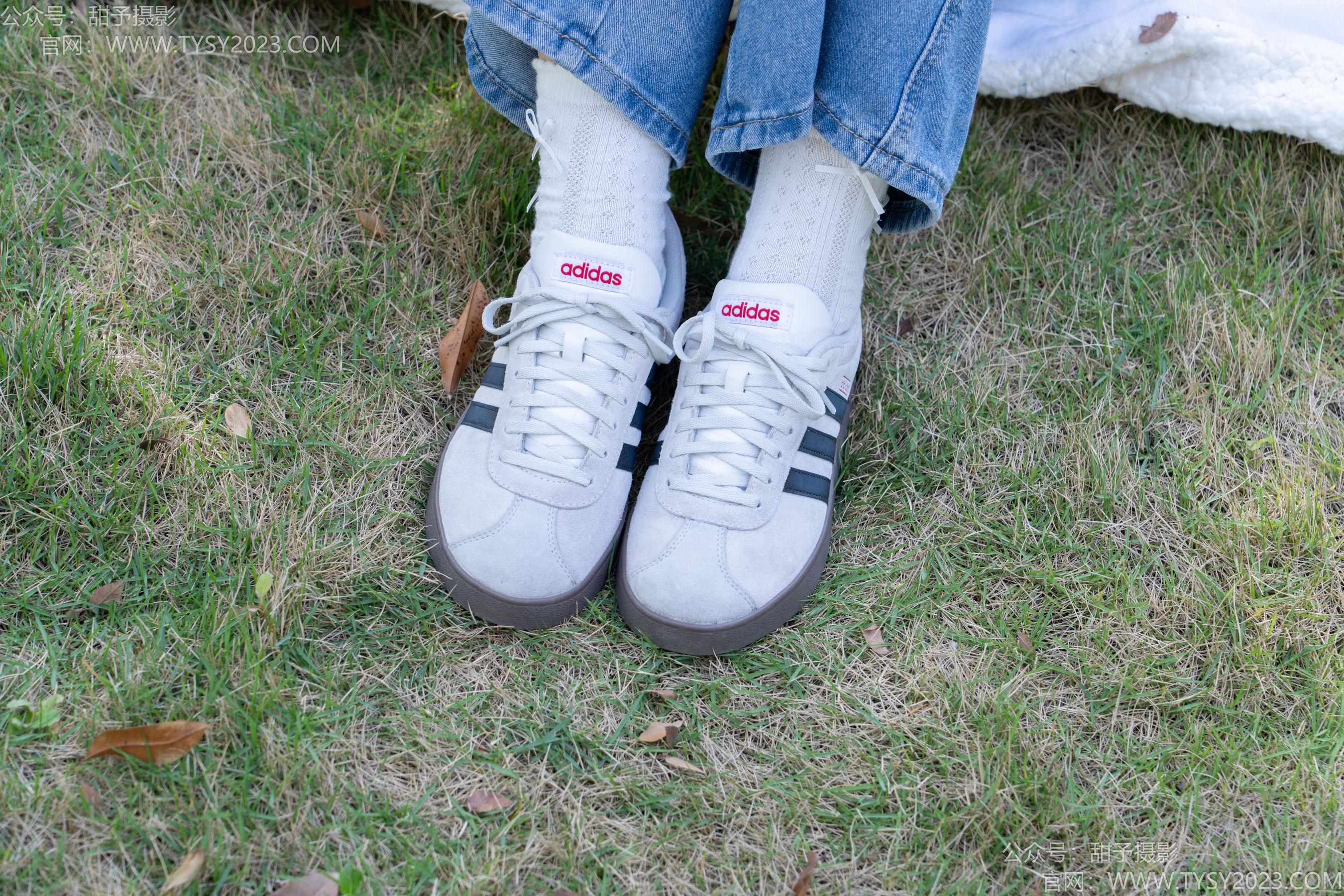 甜予摄影 No.194 小橙子 - 板鞋、白棉袜、裸足/(130P)