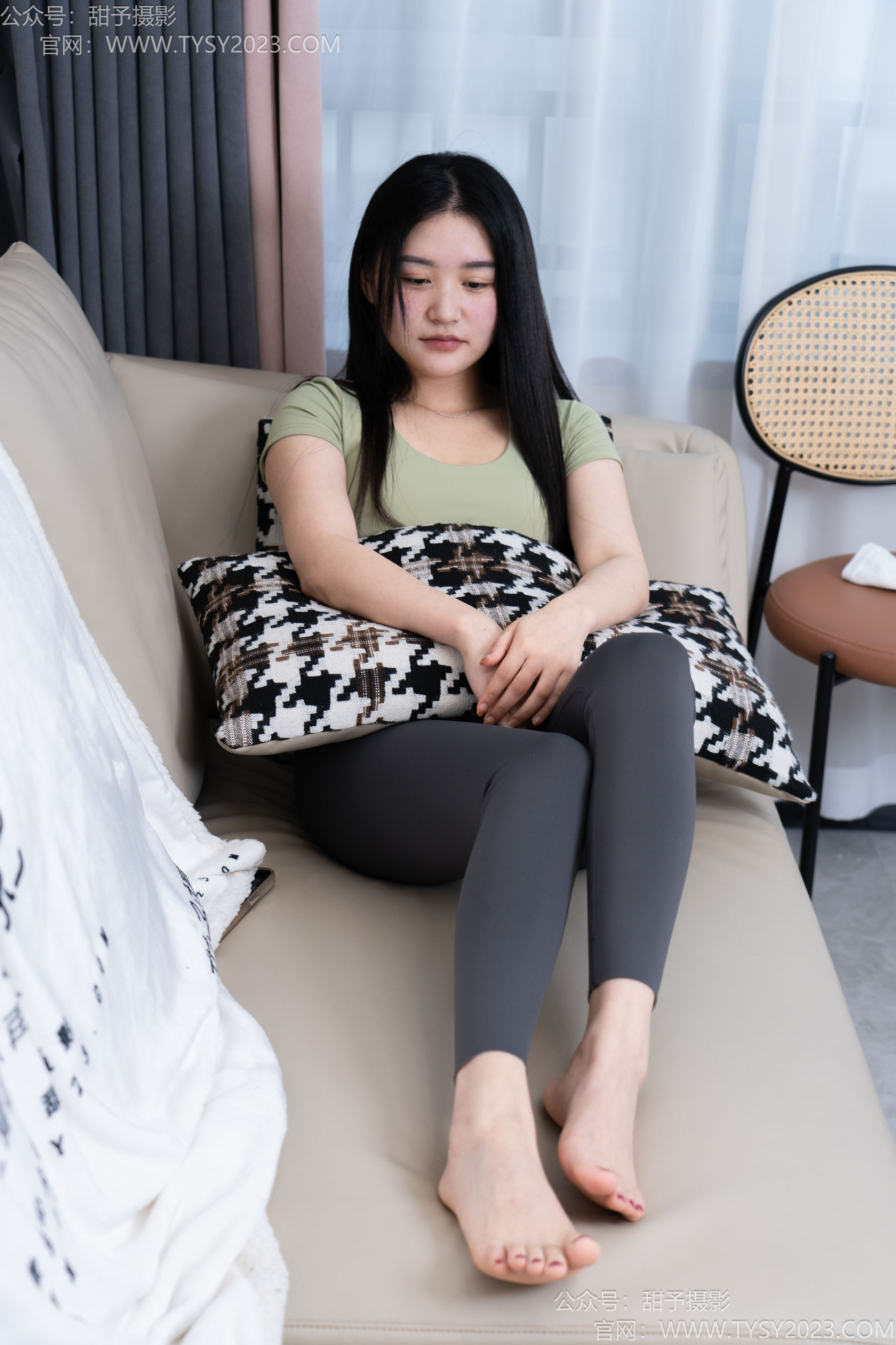 甜予摄影 No.192 澜澜 - 高跟鞋、白棉袜、裸足/(134P)