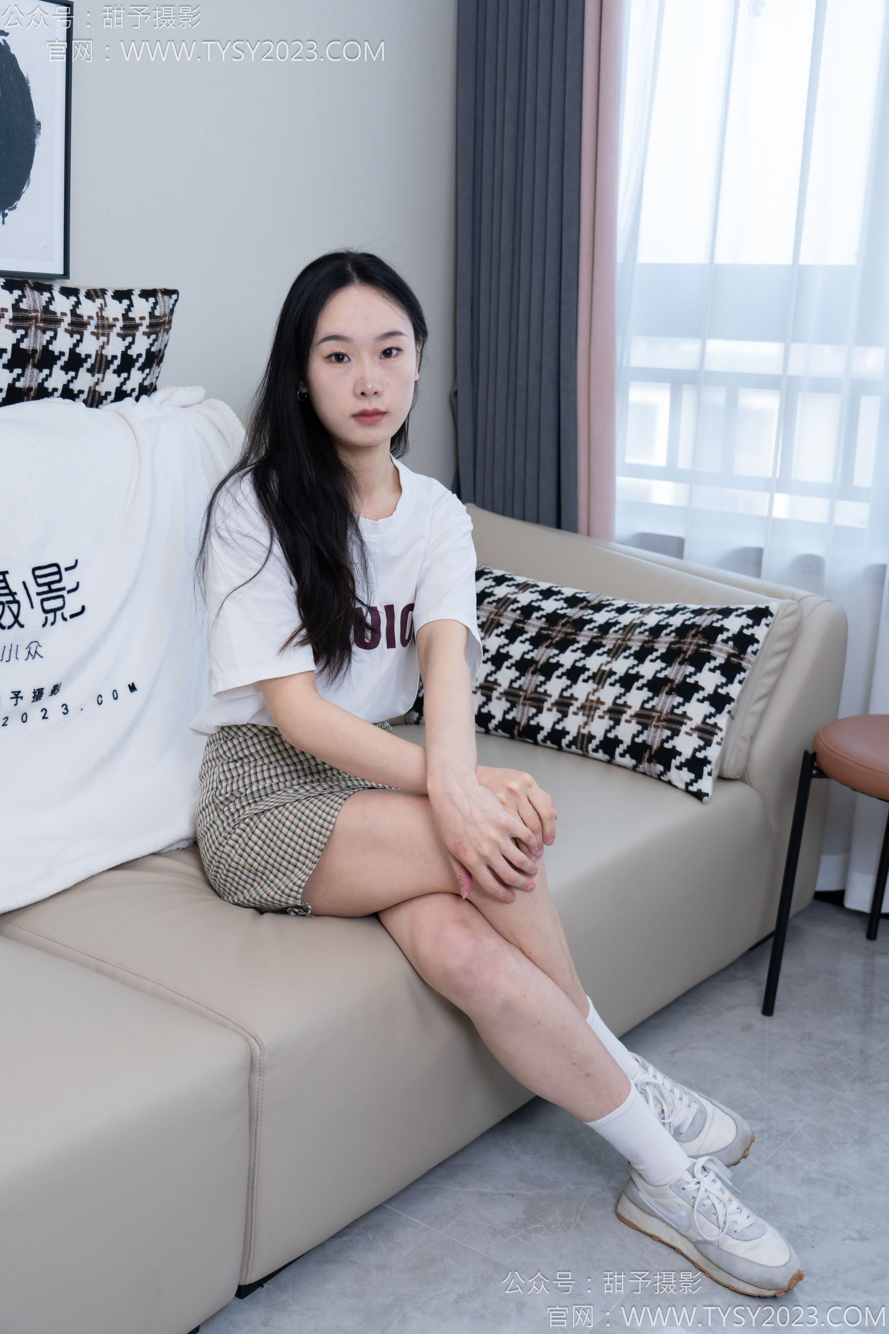 甜予摄影 No.167 小容 - 板鞋、白棉袜、裸足/(129P)