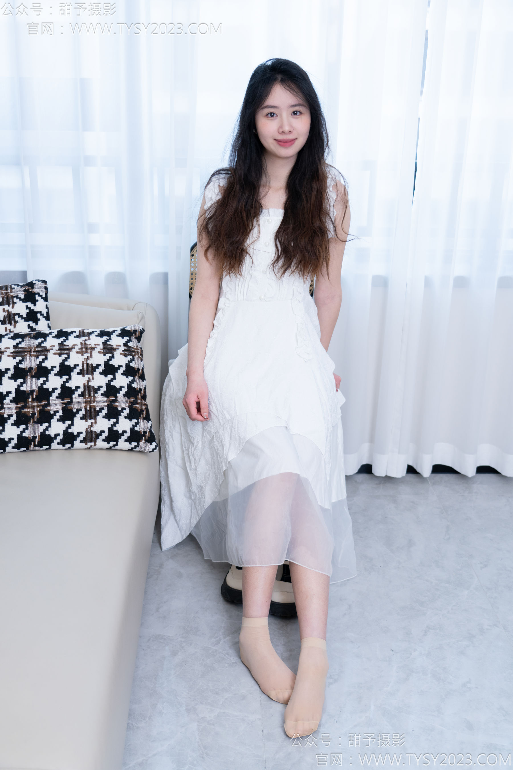 甜予摄影 No.172 知知 - 皮鞋、短肉丝、裸足/(130P)