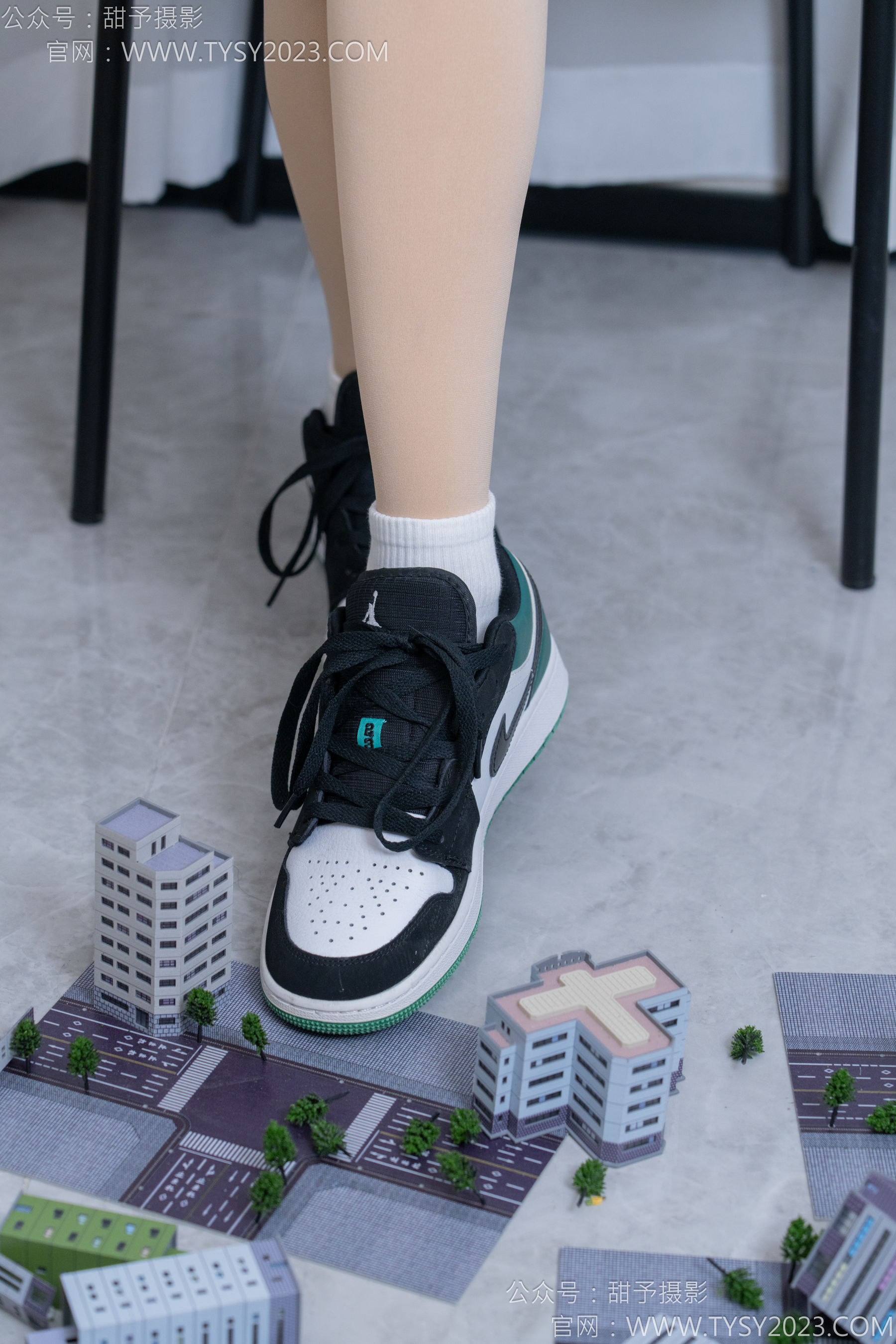 甜予摄影 No.182 珞珞 - 板鞋、白棉袜、厚肉丝、小人国剧情/(134P)