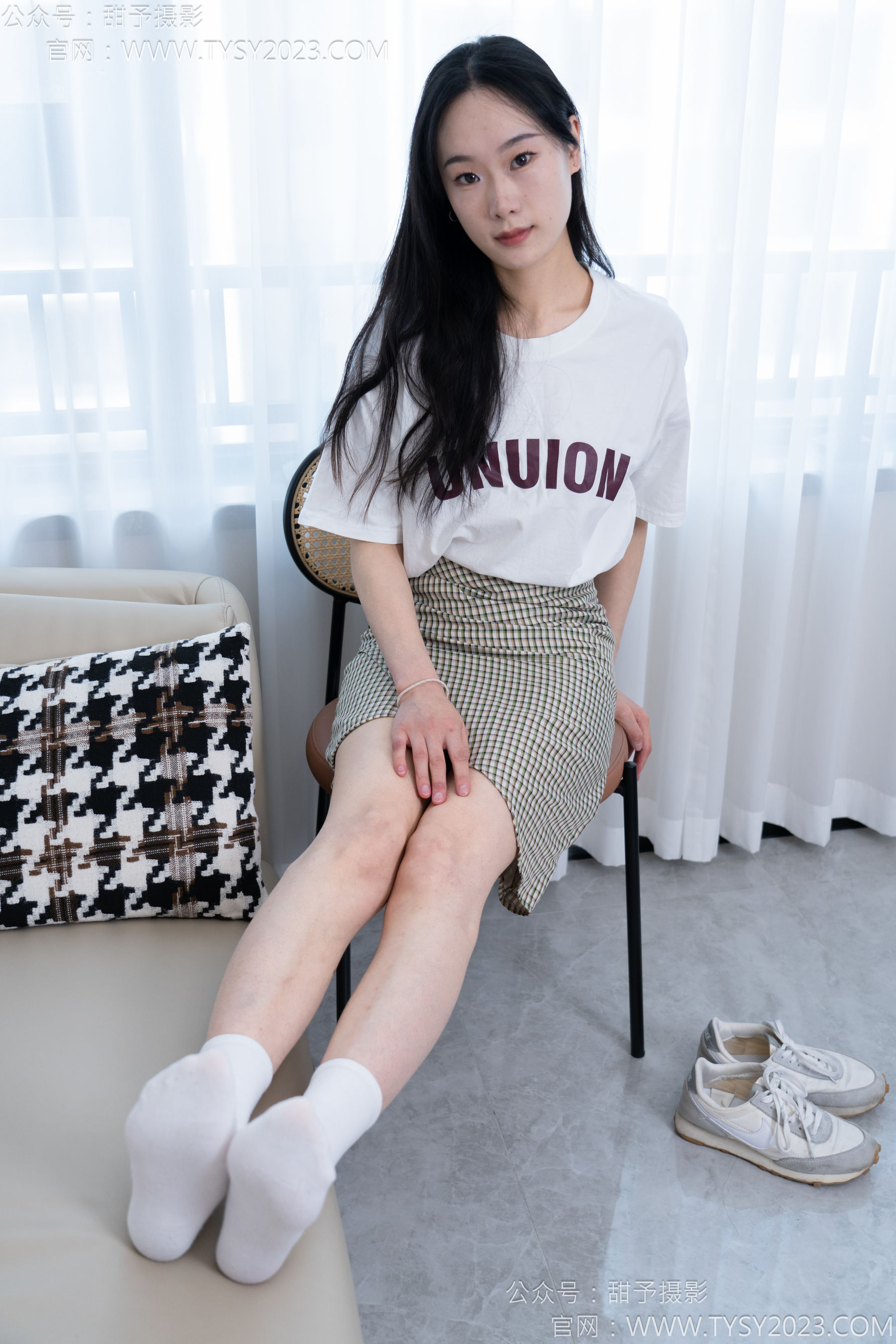 甜予摄影 No.167 小容 - 板鞋、白棉袜、裸足/(129P)