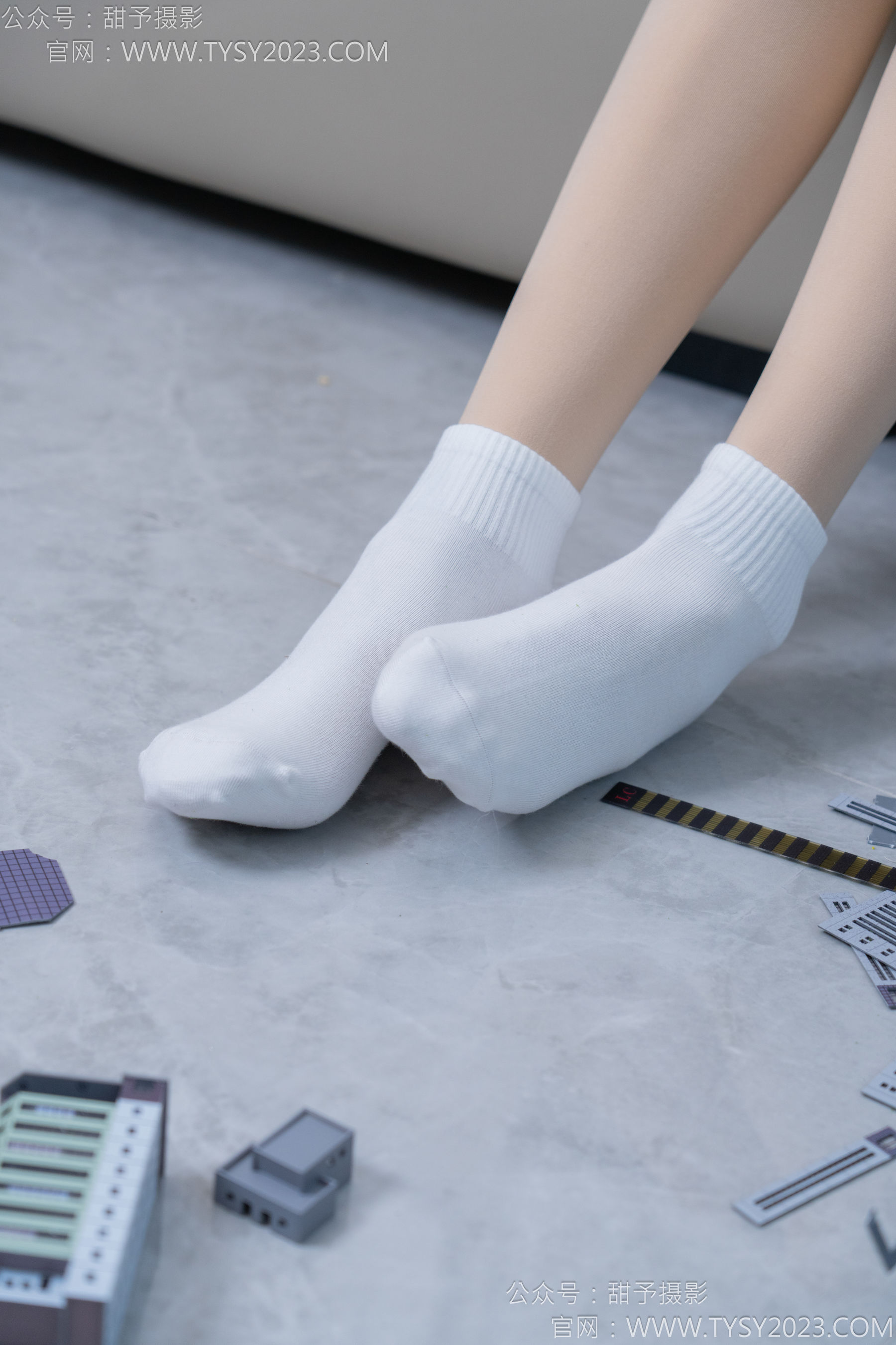 甜予摄影 No.182 珞珞 - 板鞋、白棉袜、厚肉丝、小人国剧情/(134P)