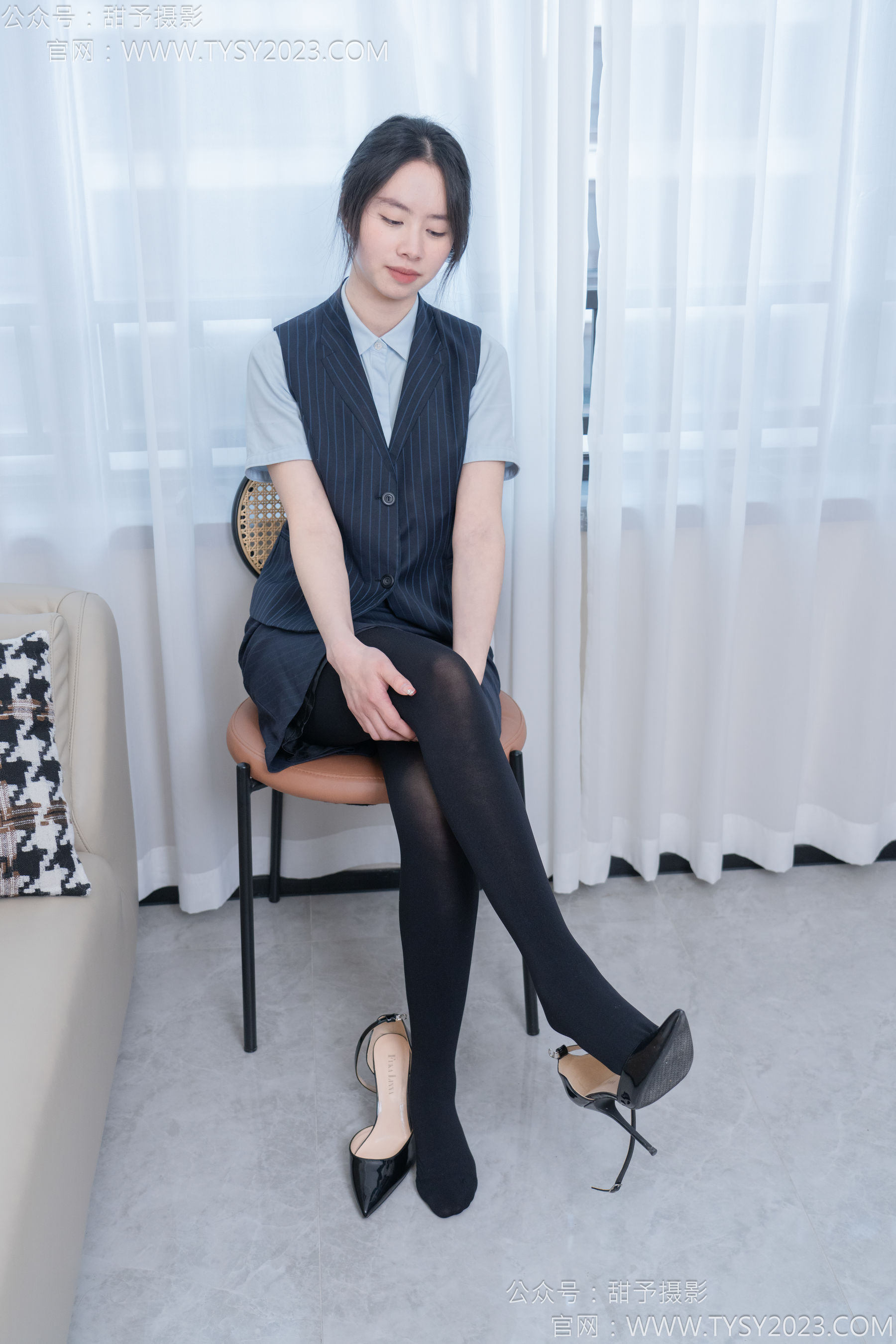 甜予摄影 No.187 知知 - 高跟鞋、厚黑丝/(127P)