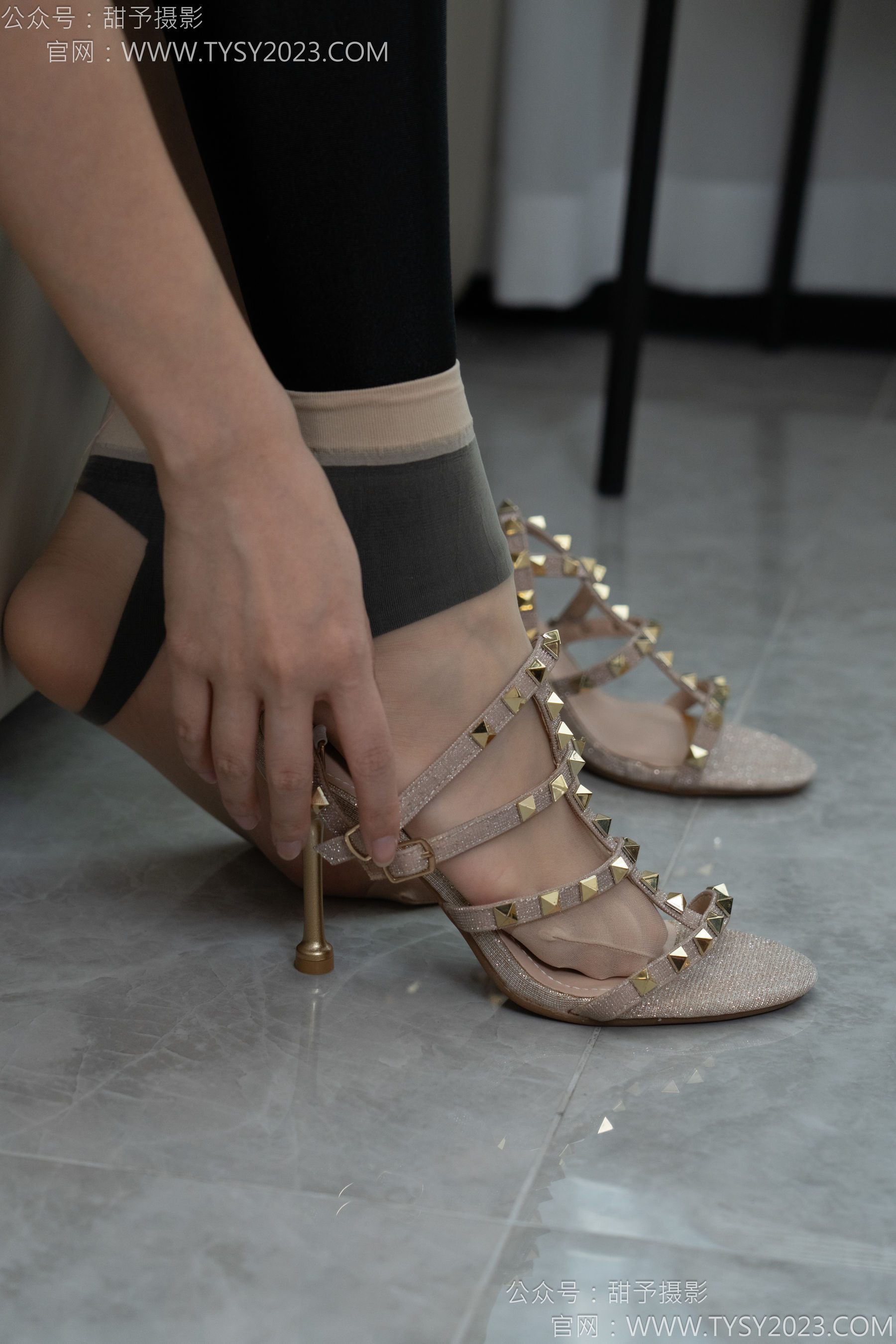 甜予摄影 No.158 梦梦 - 高跟鞋、短肉丝、短黑丝、裸足/(130P)