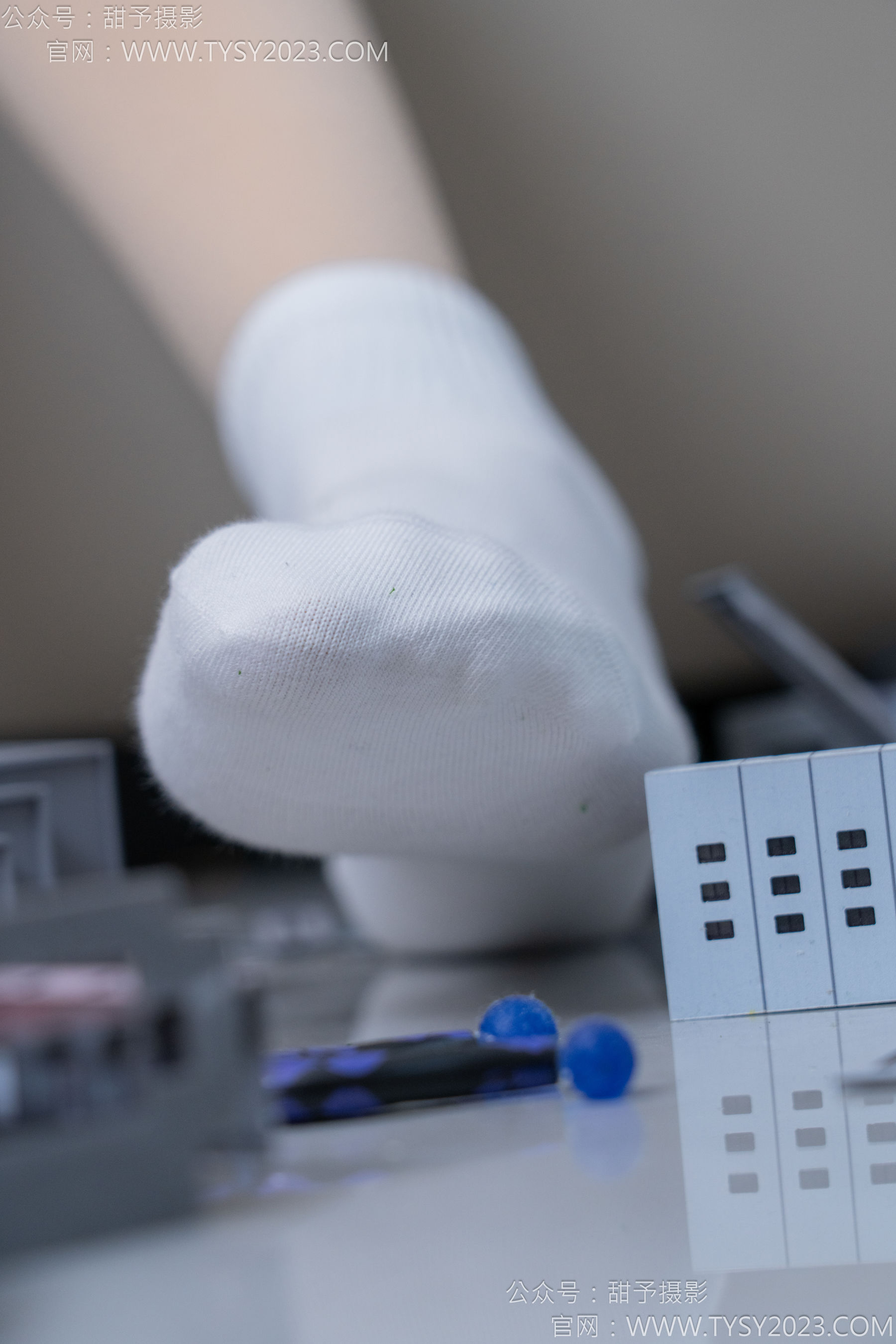 甜予摄影 No.182 珞珞 - 板鞋、白棉袜、厚肉丝、小人国剧情/(134P)