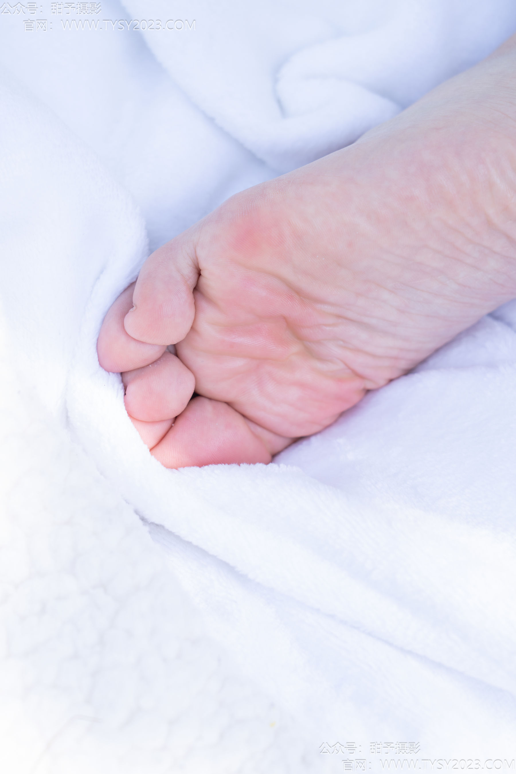 甜予摄影 No.194 小橙子 - 板鞋、白棉袜、裸足/(130P)