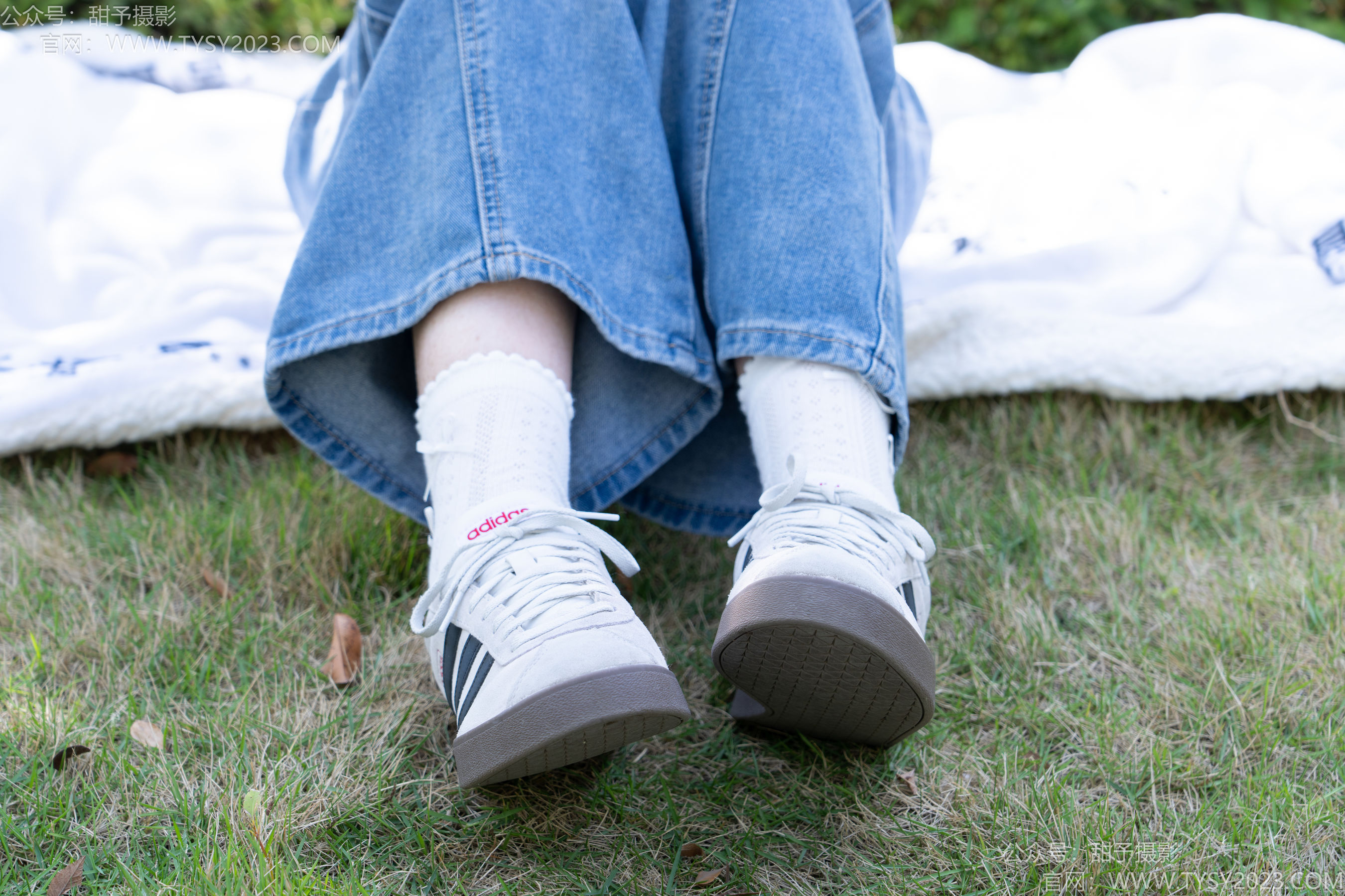 甜予摄影 No.194 小橙子 - 板鞋、白棉袜、裸足/(130P)