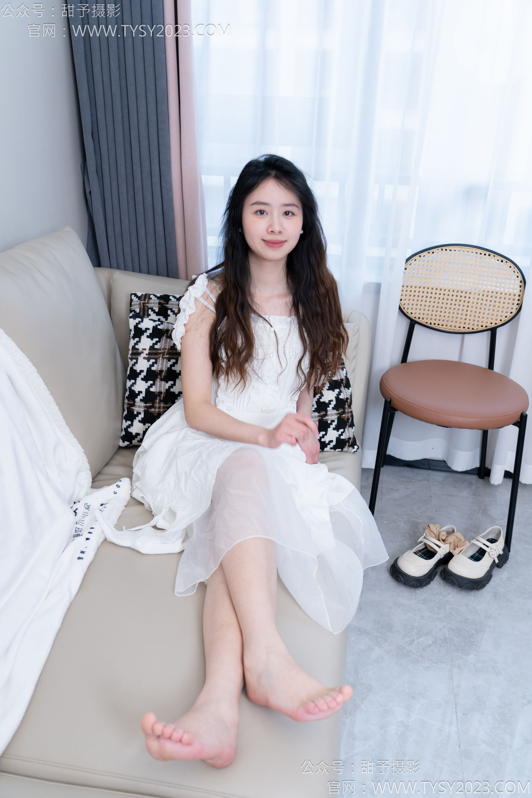 甜予摄影 No.172 知知 - 皮鞋、短肉丝、裸足/(130P)