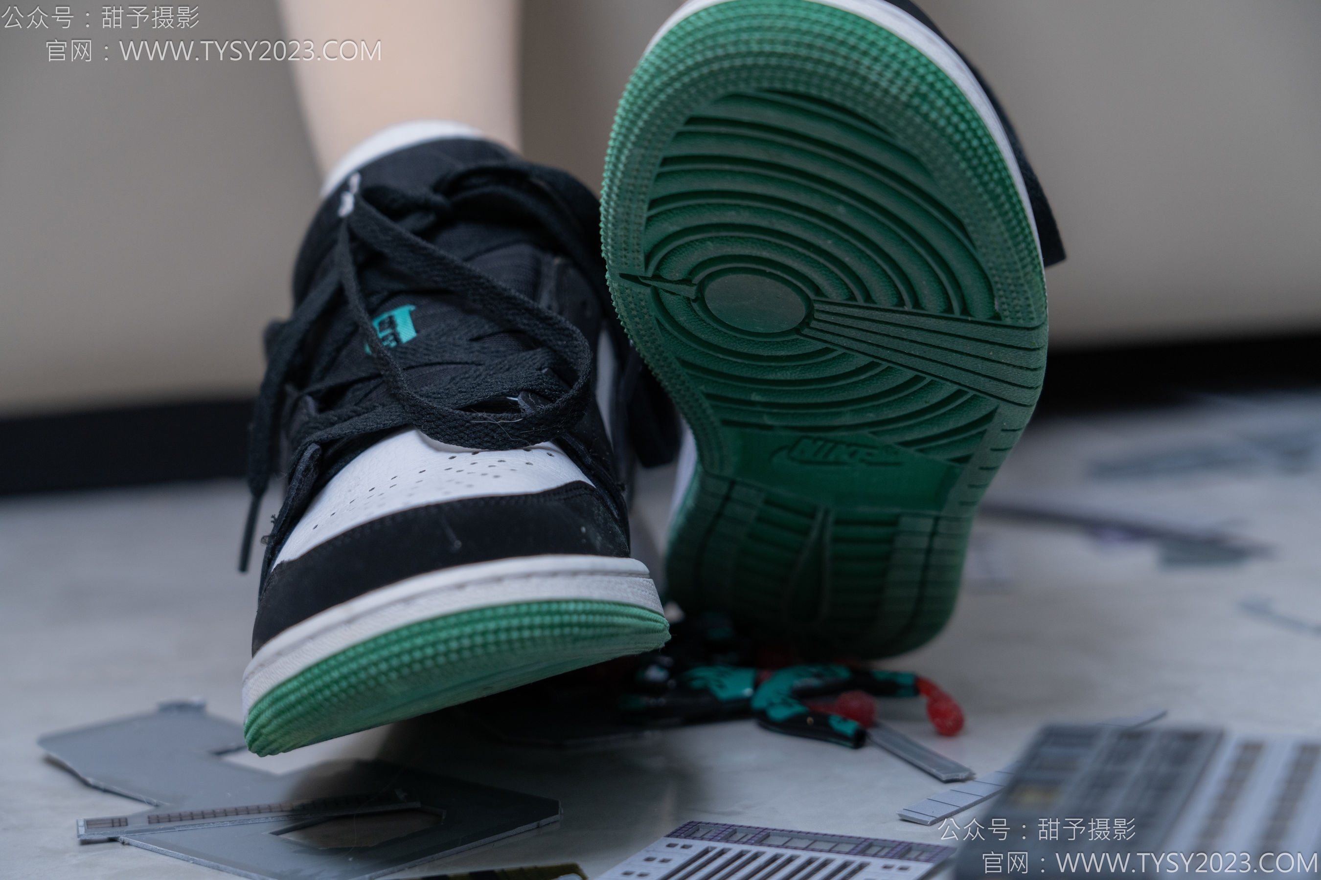 甜予摄影 No.182 珞珞 - 板鞋、白棉袜、厚肉丝、小人国剧情/(134P)