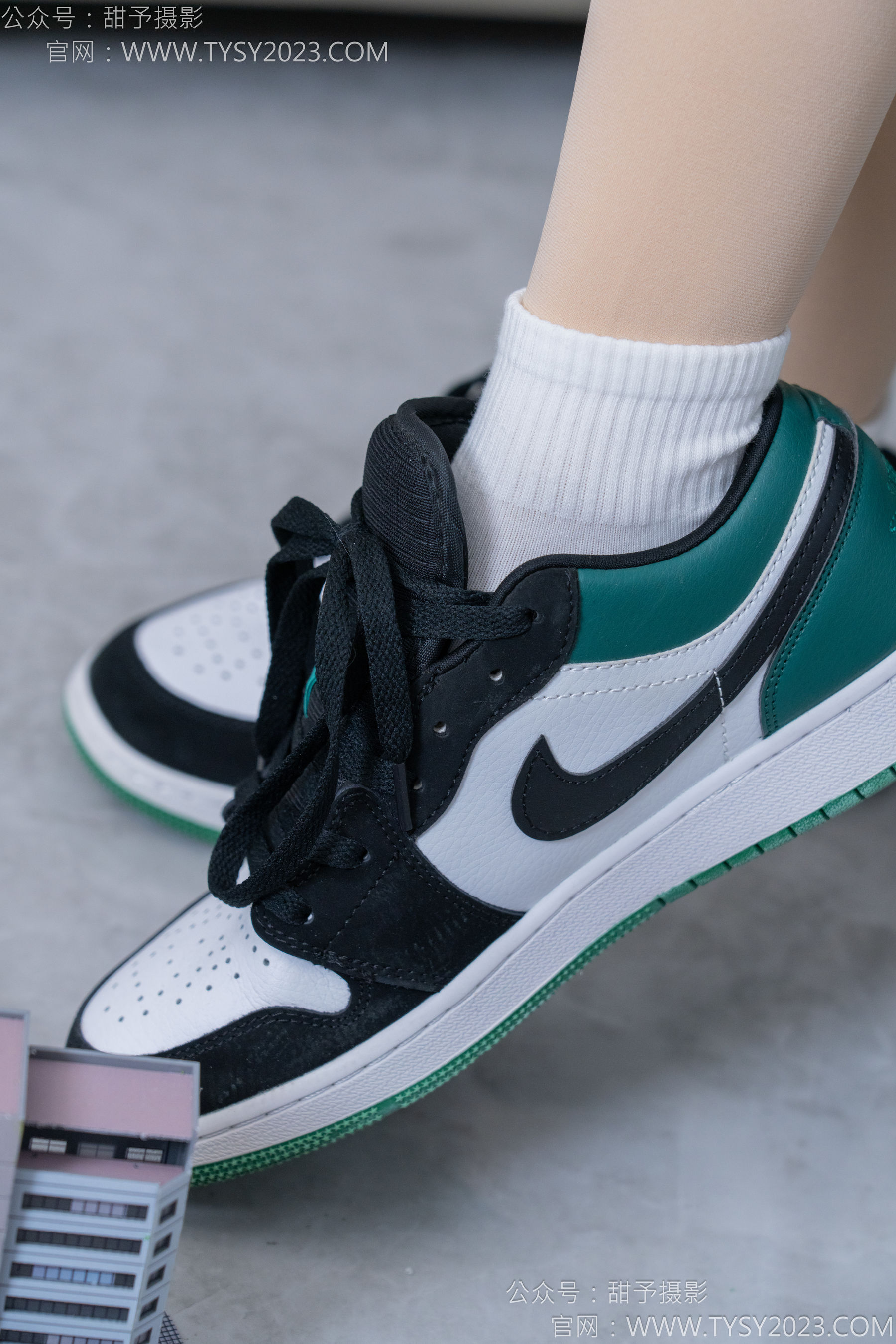 甜予摄影 No.182 珞珞 - 板鞋、白棉袜、厚肉丝、小人国剧情/(134P)