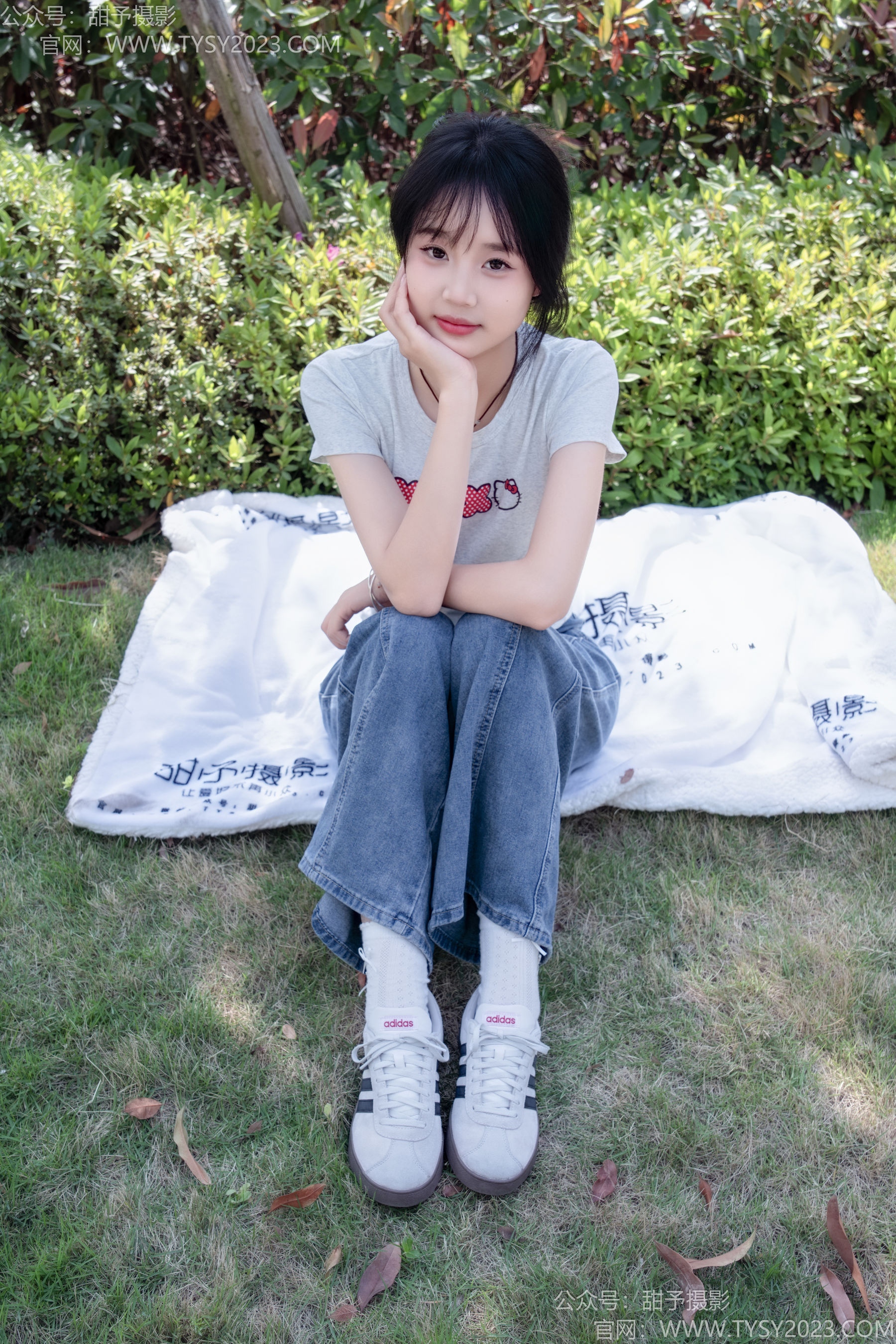 甜予摄影 No.194 小橙子 - 板鞋、白棉袜、裸足/(130P)