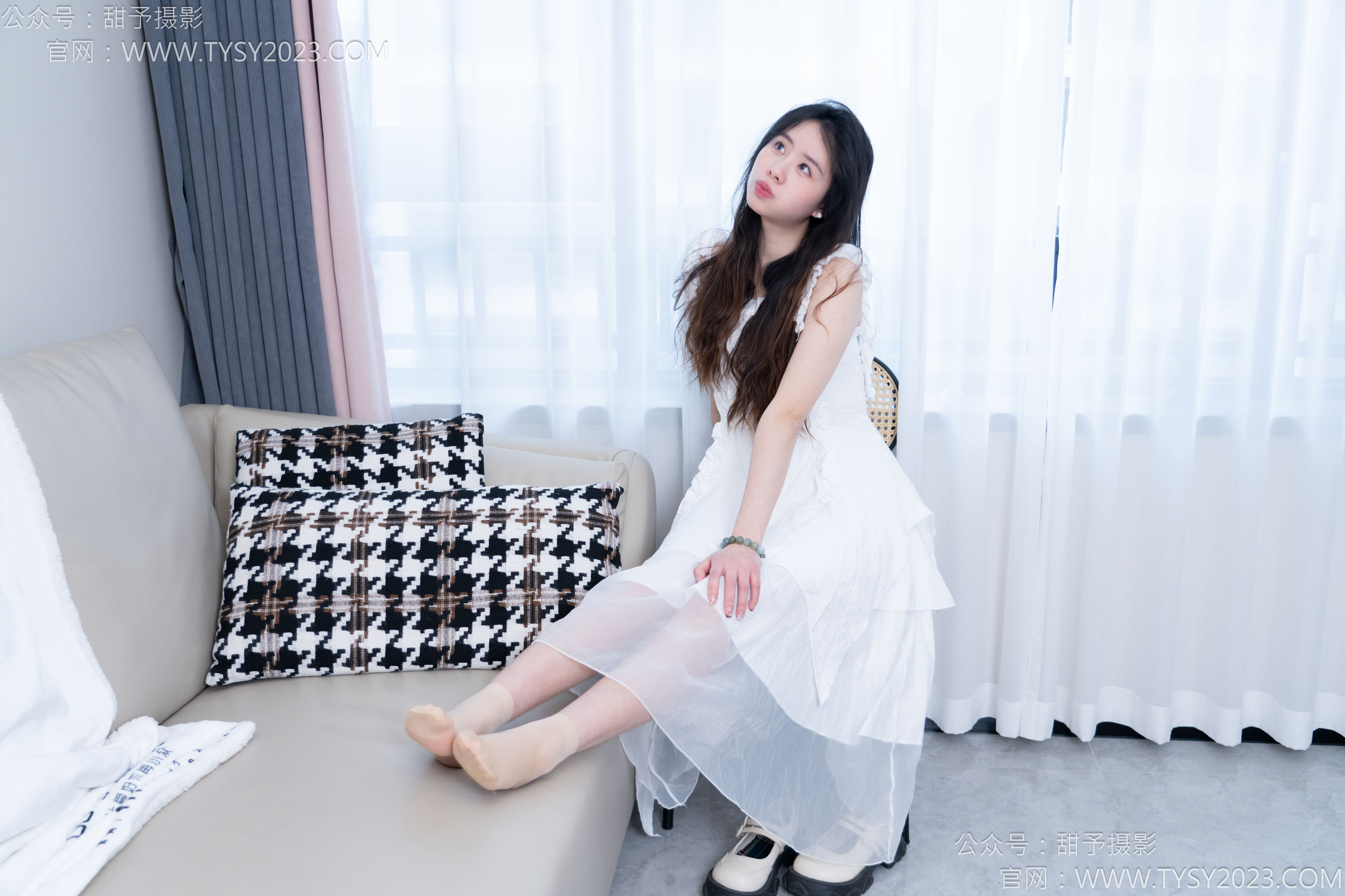 甜予摄影 No.172 知知 - 皮鞋、短肉丝、裸足/(130P)