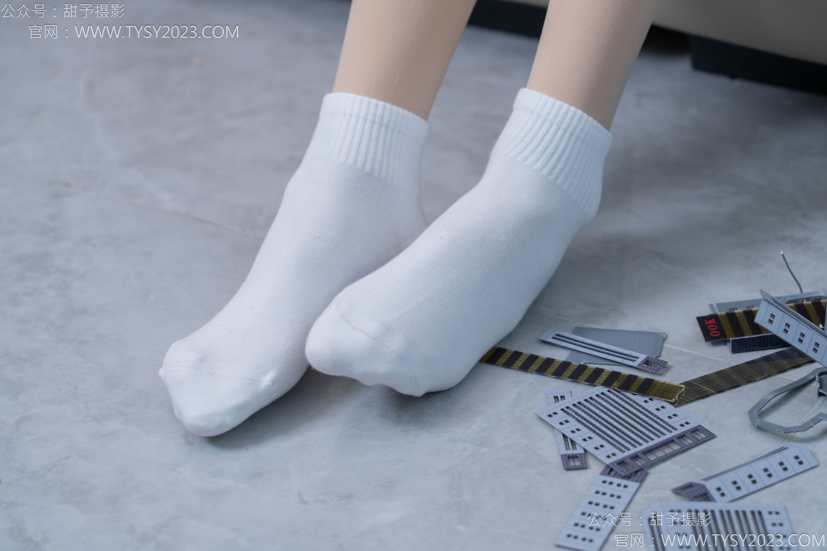 甜予摄影 No.182 珞珞 - 板鞋、白棉袜、厚肉丝、小人国剧情/(134P)